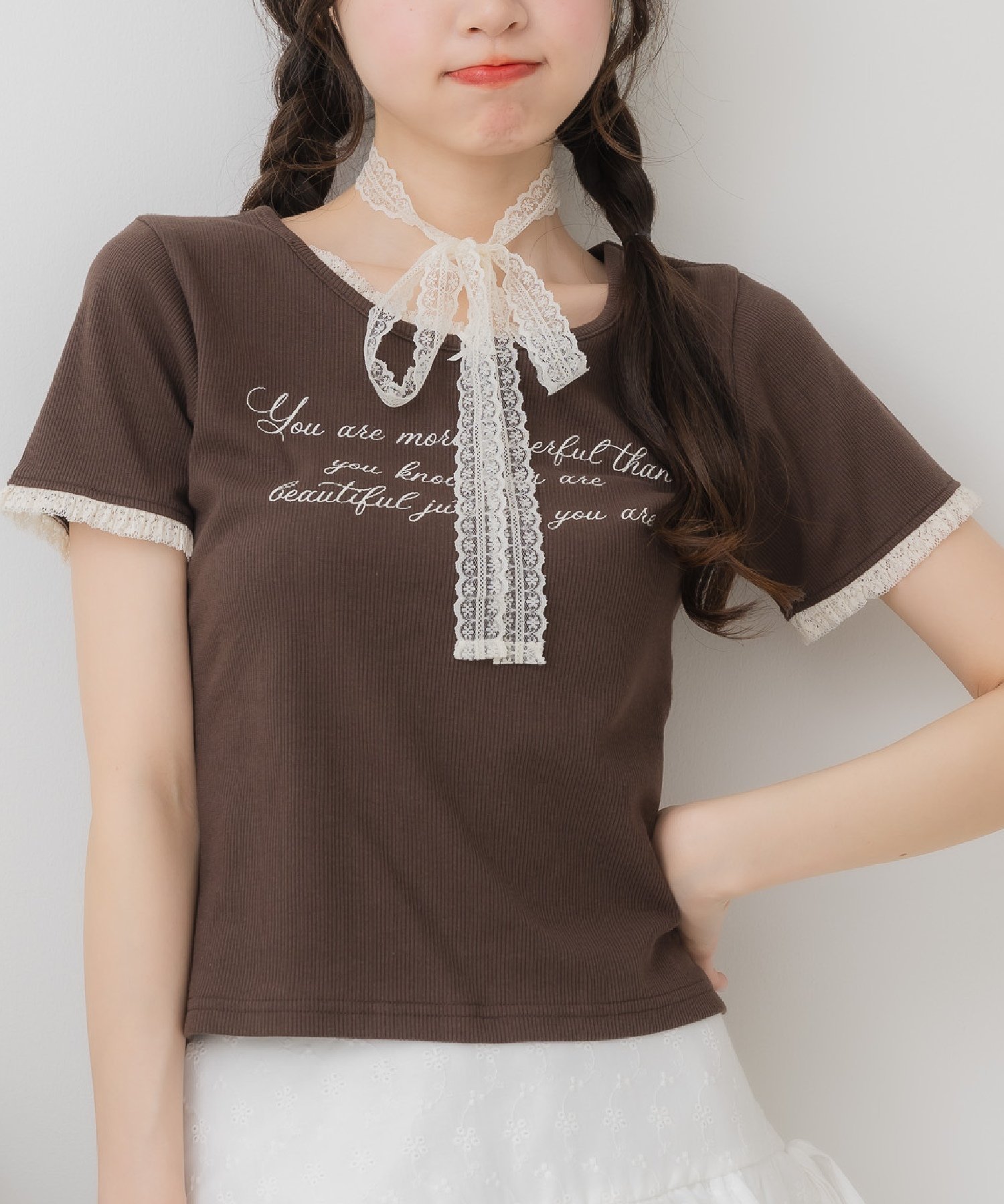 【レトロガール/RETRO GIRL】のレースチョーカー付きロゴTEE インテリア・キッズ・メンズ・レディースファッション・服の通販 founy(ファニー) 　ファッション　Fashion　レディースファッション　Fashion for Women　カットソー　Cut and Sewn Top　ティアードスカート　Tiered Skirt, Flounced Skirt　バレエ　Ballet, Ballet Style　フレア　Flare, Flared　リボン　Ribbon, Bow　レース　Lace, Lace Fabric　ワンポイント　One Point, Statement Accent　春　Spring　長袖　Long Sleeve, Full Sleeve　ブラウン|ID: prp329100004685569 ipo3291000000033836914