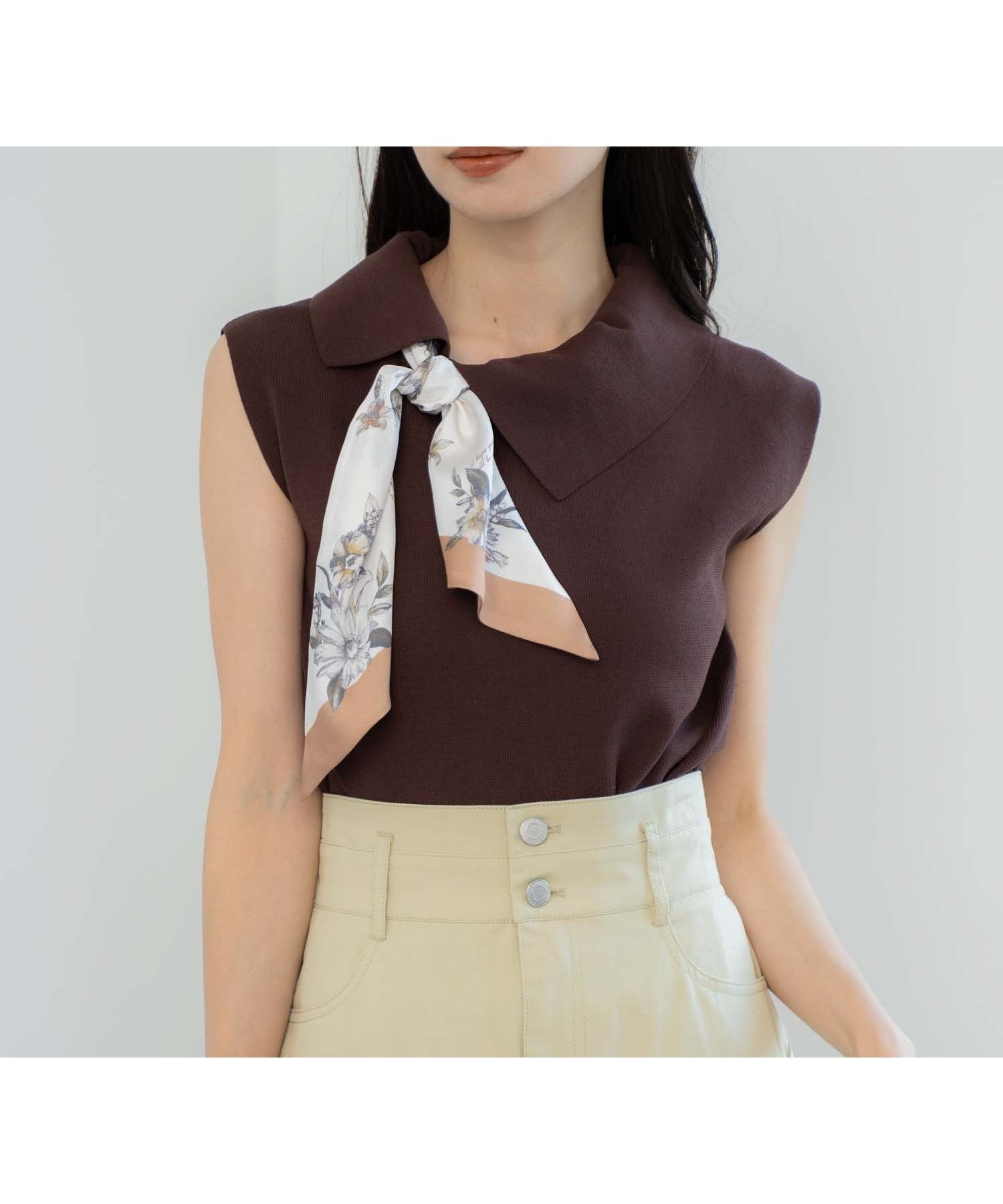【ノエラ/Noela】のスカーフ付きアシメカラーニット インテリア・キッズ・メンズ・レディースファッション・服の通販 founy(ファニー) 　ファッション　Fashion　レディースファッション　Fashion for Women　トップス・カットソー　Cut & Sew Tops　ニット　Knit Tops & Sweaters　スカーフ　Scarf, Neckwear　デコルテ　Décolleté, Neckline　ノースリーブ　Sleeveless, No-Sleeve　ポケット　Pocket, Pocket Detail　エレガント 上品　Elegant　チャ|ID: prp329100004685574 ipo3291000000033836936