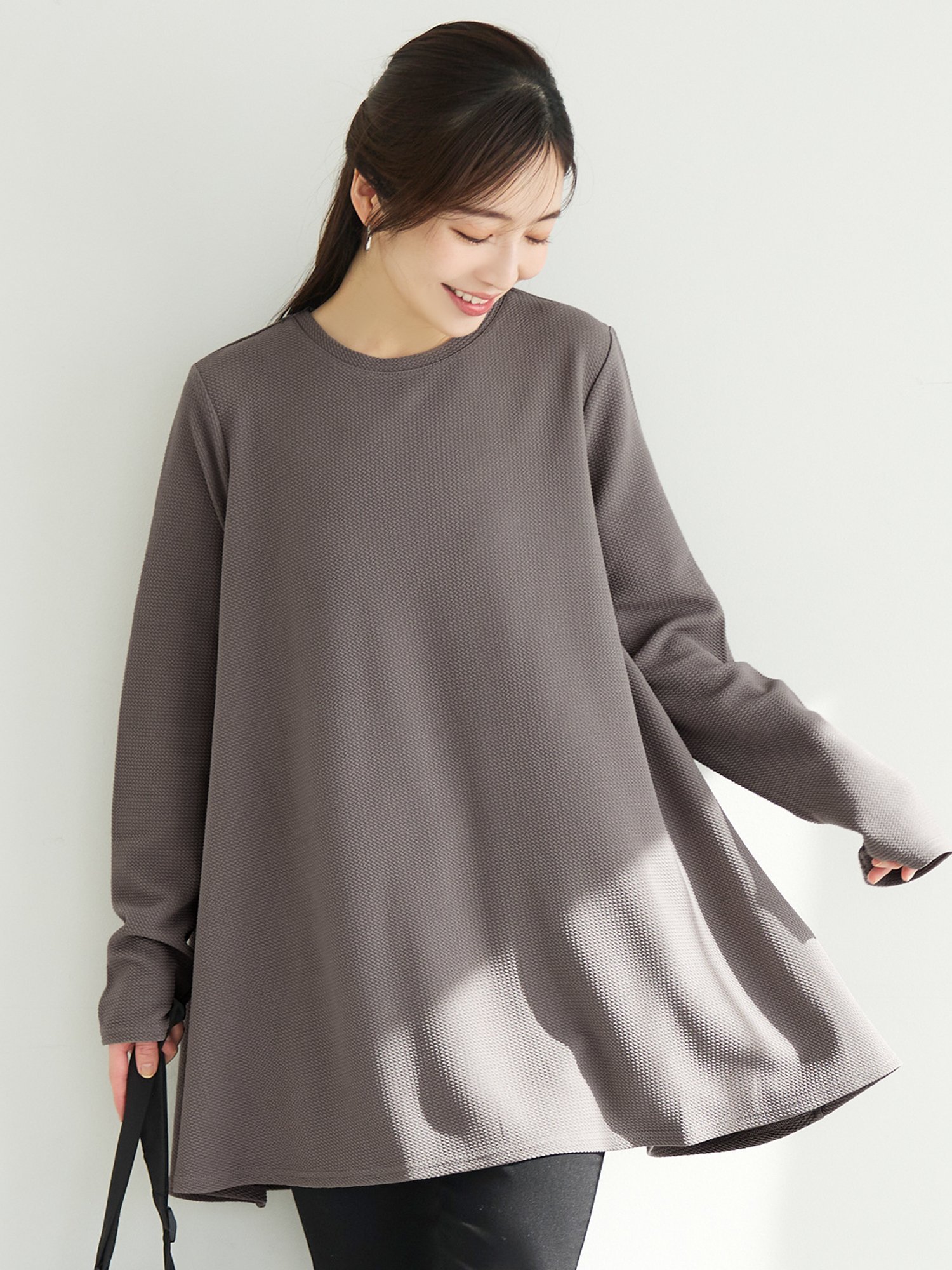 【コカ/COCA】のエンボス加工Aラインフレアチュニック インテリア・キッズ・メンズ・レディースファッション・服の通販 founy(ファニー) 　ファッション　Fashion　レディースファッション　Fashion for Women　トップス・カットソー　Cut & Sew Tops　ポケット　Pocket, Pocket Detail　定番　Standard, Basic Item　Dk.beige|ID: prp329100004685579 ipo3291000000033836971