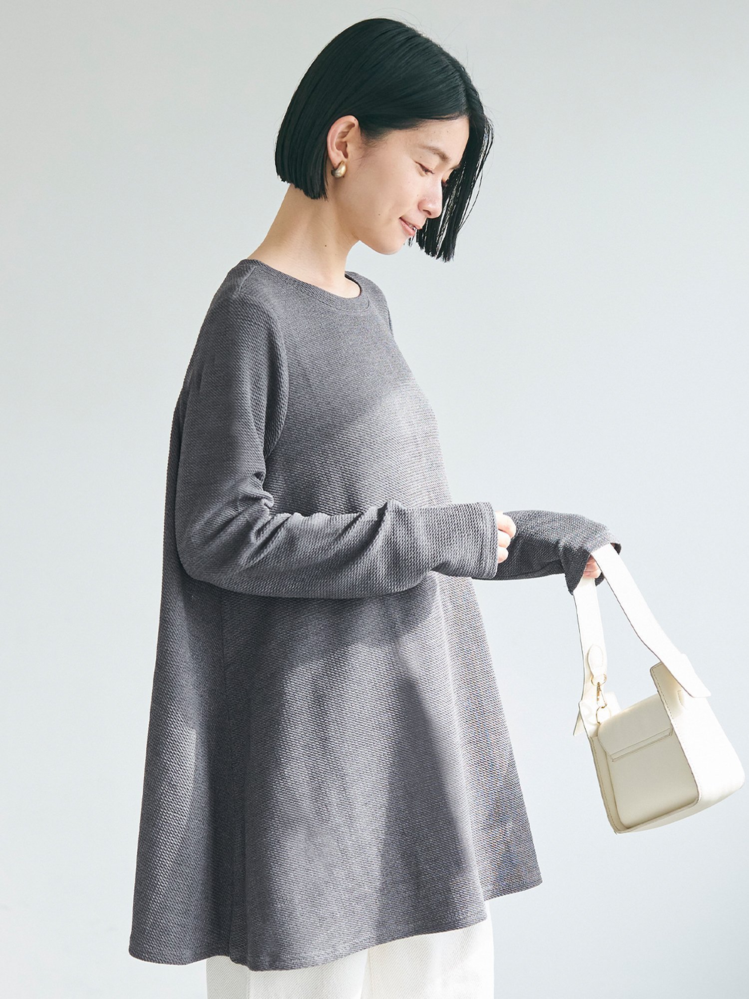 【コカ/COCA】のエンボス加工Aラインフレアチュニック インテリア・キッズ・メンズ・レディースファッション・服の通販 founy(ファニー) 　ファッション　Fashion　レディースファッション　Fashion for Women　トップス・カットソー　Cut & Sew Tops　ポケット　Pocket, Pocket Detail　定番　Standard, Basic Item　Gray|ID: prp329100004685579 ipo3291000000033836972