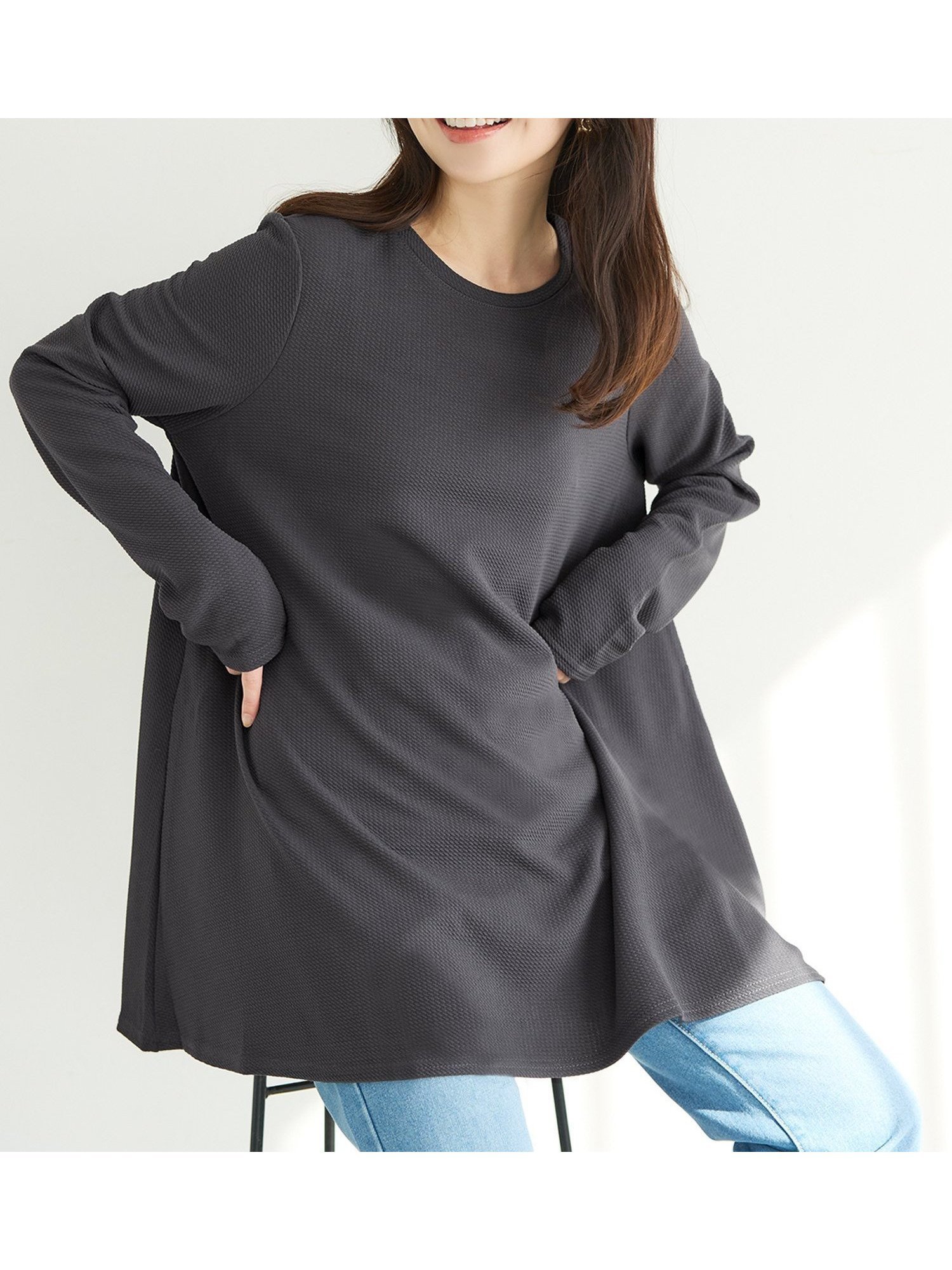 【コカ/COCA】のエンボス加工Aラインフレアチュニック インテリア・キッズ・メンズ・レディースファッション・服の通販 founy(ファニー) 　ファッション　Fashion　レディースファッション　Fashion for Women　トップス・カットソー　Cut & Sew Tops　ポケット　Pocket, Pocket Detail　定番　Standard, Basic Item　Charcoal|ID: prp329100004685579 ipo3291000000033836973