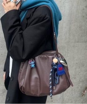 【イア パピヨネ/ear PAPILLONNER】のコロンボストンバッグ 人気、トレンドファッション・服の通販 founy(ファニー) ファッション Fashion レディースファッション Fashion for Women バッグ Bags 財布 Wallet, Purse トレンド Trend, Trending Now フォルム Silhouette, Form ボストンバッグ Boston Bag, Retro Bag ポケット Pocket, Pocket Detail マグネット Magnet, Magnetic Closure ロング Long, Long-Length セレモニー Ceremony ビジネス 仕事 通勤 Business / Work / Commuting |ID:prp329100004685653