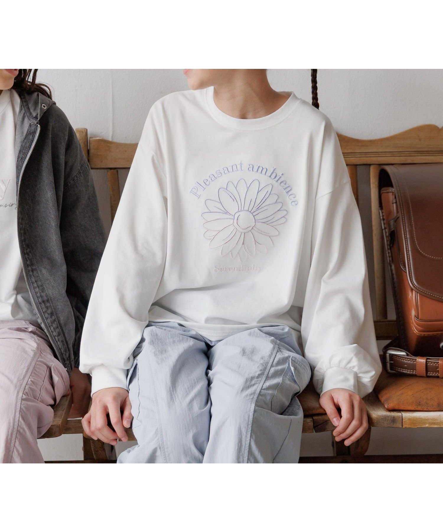 【グローバルワーク/GLOBAL WORK / KIDS】のヘビロッTEE/モチーフ長袖/キッズ/579701 インテリア・キッズ・メンズ・レディースファッション・服の通販 founy(ファニー) 　ファッション　Fashion　キッズファッション　Fashion for Kids　おすすめ　Recommended / Our Picks　ガーリー　Girly, Feminine Style　グラデーション　Gradient, Ombre　ショーツ　Shorts, Short Pants　デニム　Denim, Jeans Material　プリント　Print, Printed Pattern　ボトム　Bottoms, Lower Wear　モチーフ　Motif, Design Theme　ワイド　Wide, Wide Fit　人気　Popular, Best Seller　吸水　Absorbent, Quick-Dry　長袖　Long Sleeve, Full Sleeve　アイボリーお花06|ID: prp329100004685810 ipo3291000000033914210