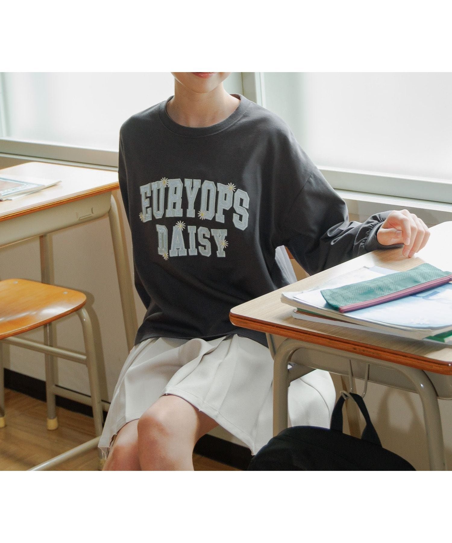 【グローバルワーク/GLOBAL WORK / KIDS】のヘビロッTEE/モチーフ長袖/キッズ/579701 インテリア・キッズ・メンズ・レディースファッション・服の通販 founy(ファニー) 　ファッション　Fashion　キッズファッション　Fashion for Kids　おすすめ　Recommended / Our Picks　ガーリー　Girly, Feminine Style　グラデーション　Gradient, Ombre　ショーツ　Shorts, Short Pants　デニム　Denim, Jeans Material　プリント　Print, Printed Pattern　ボトム　Bottoms, Lower Wear　モチーフ　Motif, Design Theme　ワイド　Wide, Wide Fit　人気　Popular, Best Seller　吸水　Absorbent, Quick-Dry　長袖　Long Sleeve, Full Sleeve　チャコールカレッジお花18|ID: prp329100004685810 ipo3291000000033914211