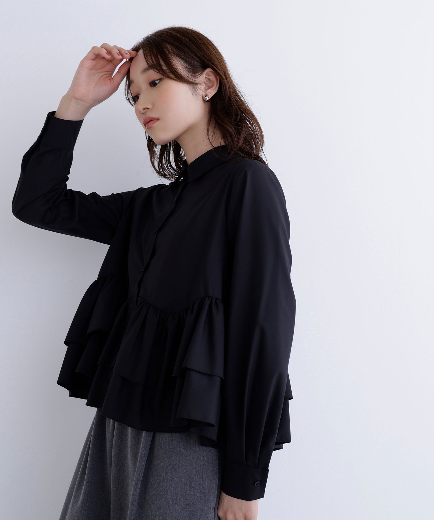 【ナチュラル ビューティー ベーシック/NATURAL BEAUTY BASIC】のティアードフリルペプラムブラウス インテリア・キッズ・メンズ・レディースファッション・服の通販 founy(ファニー) 　ファッション　Fashion　レディースファッション　Fashion for Women　トップス・カットソー　Cut & Sew Tops　シャツ・ブラウス・オフィスカジュアル　Elegant Blouses & Button-Ups　おすすめ　Recommended / Our Picks　カーディガン　Cardigan, Knitwear　ティアード　Tiered, Tiered Style　ペプラム　Peplum, Flared Hem　ブラック|ID: prp329100004685937 ipo3291000000033838894
