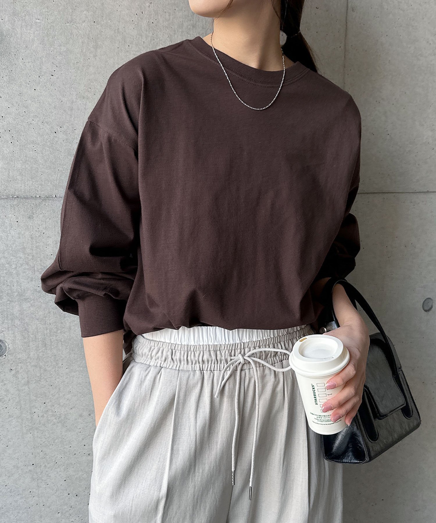 【アンドミー/andme】のタック ボリューム袖 長袖Tシャツ インテリア・キッズ・メンズ・レディースファッション・服の通販 founy(ファニー) 　ファッション　Fashion　レディースファッション　Fashion for Women　トップス・カットソー　Cut & Sew Tops　シャツ・ブラウス・オフィスカジュアル　Elegant Blouses & Button-Ups　ロングTシャツ・Tシャツ　Longline T-Shirts & Tees　おすすめ　Recommended / Our Picks　ボーダー　Border, Stripe　ロング　Long, Long-Length　人気　Popular, Best Seller　無地　Plain, Solid Color　長袖　Long Sleeve, Full Sleeve　ブラウン|ID: prp329100004685950 ipo3291000000033838972