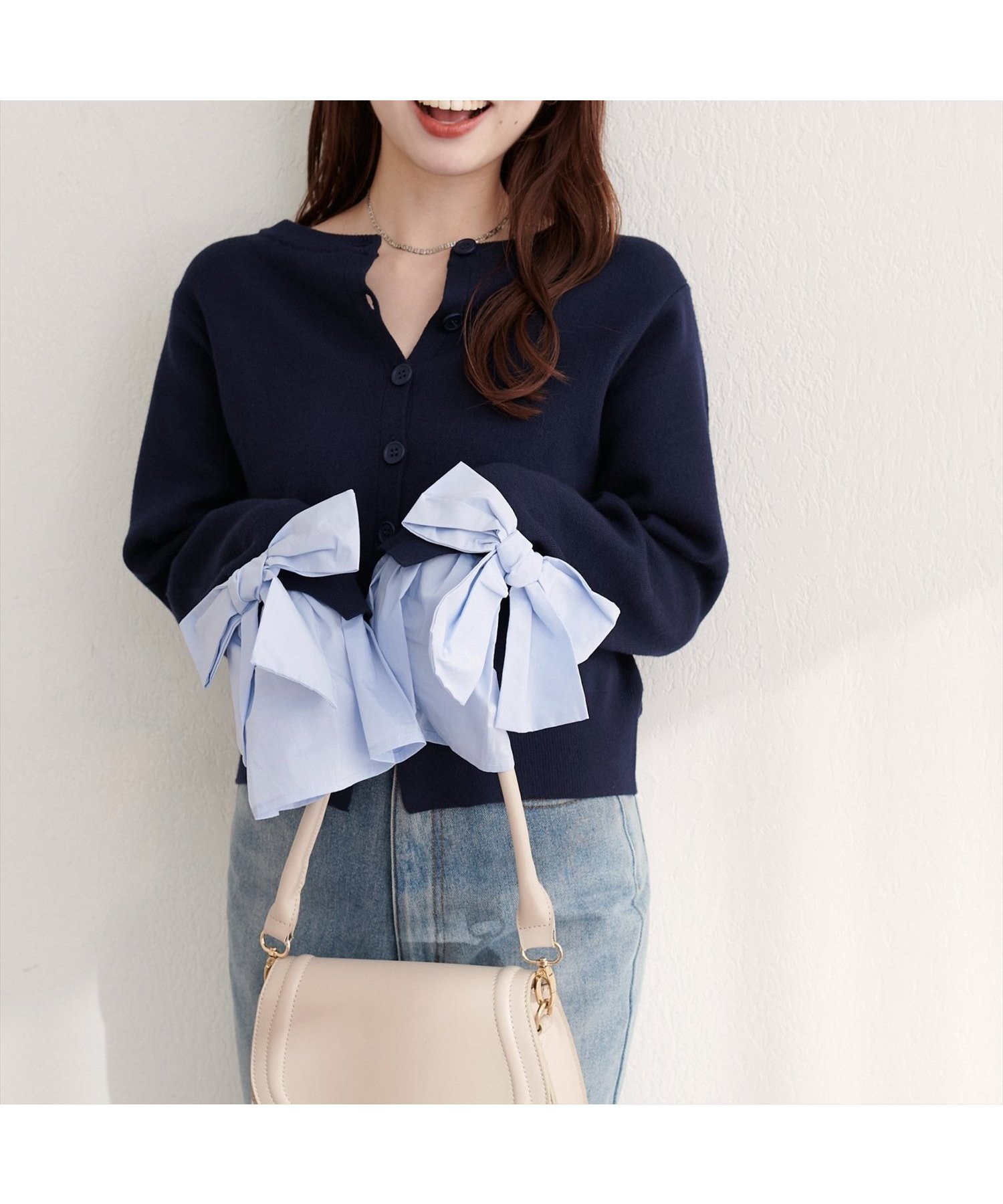 【ナチュラルクチュール/natural couture】の【WEB限定】袖口リボンクルーネックカーデ インテリア・キッズ・メンズ・レディースファッション・服の通販 founy(ファニー) 　ファッション　Fashion　レディースファッション　Fashion for Women　トップス・カットソー　Cut & Sew Tops　アクセサリー　Fashion Accessories　イヤリング　Earrings　インナー　Innerwear　カットソー　Cut and Sewn Top　カーディガン　Cardigan, Knitwear　コンパクト　Compact, Small Size　シンプル　Simple, Minimal　スニーカー　Sneakers, Trainers　ダウン　Down, Puffer　デコルテ　Décolleté, Neckline　デニム　Denim, Jeans Material　なめらか　Smooth, Silky Texture　ネックレス　Necklace, Pendant Necklace　フェミニン　Feminine, Girly　フレア　Flare, Flared　リボン　Ribbon, Bow　ロング　Long, Long-Length　おすすめ　Recommended / Our Picks　エレガント 上品　Elegant　2025年　2025　2025-2026秋冬・A/W　Autumn/Winter 2025–26 AW25–26　ネイビー|ID: prp329100004685973 ipo3291000000033839065
