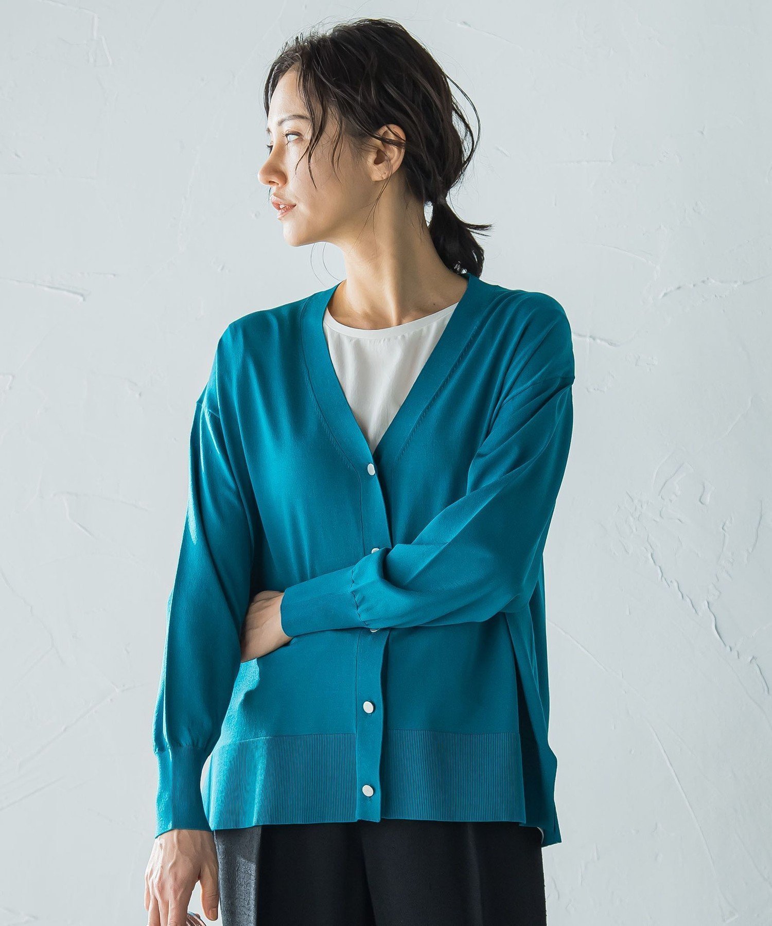 【ロートレ アモン/LAUTRE AMONT】のVネックニットカーディガン≪手洗い可能≫ インテリア・キッズ・メンズ・レディースファッション・服の通販 founy(ファニー) 　ファッション　Fashion　レディースファッション　Fashion for Women　トップス・カットソー　Cut & Sew Tops　ニット　Knit Tops & Sweaters　カーディガン・羽織り　Layered Style Cardigans　Vネックトップス　V-Neck Tops / V-Cut Neckline Shirts　インナー　Innerwear　カーディガン　Cardigan, Knitwear　シンプル　Simple, Minimal　ベーシック　Basic, Essential　ボトム　Bottoms, Lower Wear　エレガント 上品　Elegant　グリーン|ID: prp329100004686137 ipo3291000000033839786