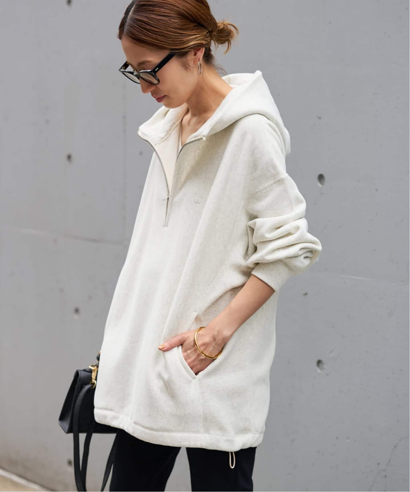 【フレームワーク/FRAMeWORK】のChampion 別注REVERSE WEAVE11.5OZフードハーフジップドロストプルオーバー インテリア・キッズ・メンズ・レディースファッション・服の通販 founy(ファニー) 　ファッション　Fashion　レディースファッション　Fashion for Women　トップス・カットソー　Cut & Sew Tops　カジュアルプルオーバー・ニットトップス　Pullovers & Knit Tops / Casual Pullovers　スウェット / スエット　Sweatshirt, Sweatwear　ニューヨーク　New York, NYC Style　人気　Popular, Best Seller　別注　Limited Edition, Custom Order　レギンス　Leggings, Stretch Pants　ナチュラル|ID: prp329100004686219 ipo3291000000033840126