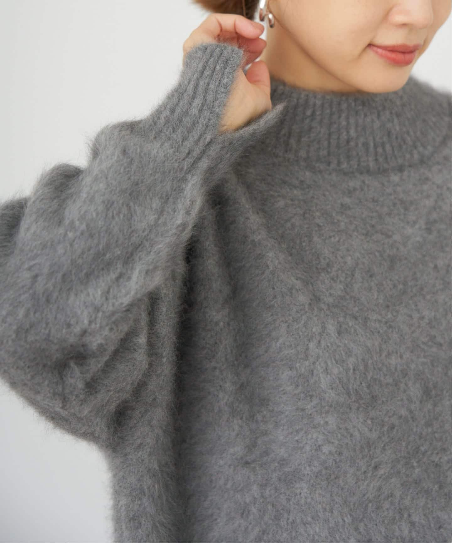 【イエナ/IENA】のFLUFFYプルオーバー インテリア・キッズ・メンズ・レディースファッション・服の通販 founy(ファニー) 　ファッション　Fashion　レディースファッション　Fashion for Women　トップス・カットソー　Cut & Sew Tops　カジュアルプルオーバー・ニットトップス　Pullovers & Knit Tops / Casual Pullovers　2025年　2025　2025-2026秋冬・A/W　Autumn/Winter 2025–26 AW25–26　スリット　Slit, Slit Detail　フォックス　Fox, Fox Fur　フロント　Front, Front Design　定番　Standard, Basic Item　グレーA|ID: prp329100004686938 ipo3291000000033844418