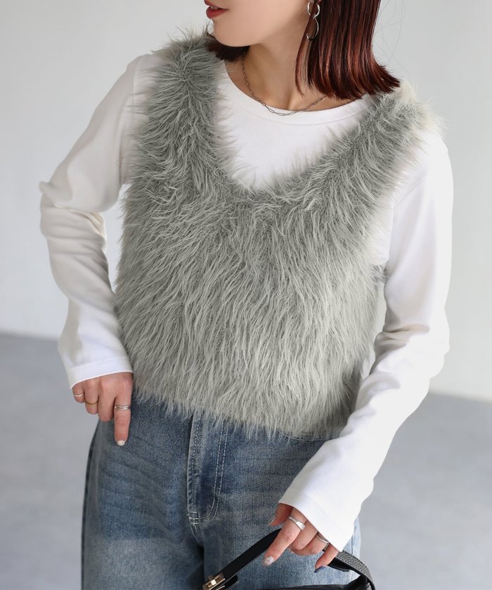 【リベリー/Riberry】の前後2WAYシャギーニットベスト インテリア・キッズ・メンズ・レディースファッション・服の通販 founy(ファニー) https://founy.com/ ファッション Fashion レディースファッション Fashion for Women アウター Coat / Outerwear Collection トップス・カットソー Cut & Sew Tops ニット Knit Tops & Sweaters ベスト&ジレ / 重ね着スタイル Vests & Gilets アクリル Acrylic Material 春 Spring 秋 Autumn キャミソール Camisole, Spaghetti Strap Top コンパクト Compact, Small Size シンプル Simple, Minimal ベスト Vest, Waistcoat ベーシック Basic, Essential ロング Long, Long-Length 冬 Winter / This Winter 再入荷 Restock / Back in Stock おすすめ Recommended / Our Picks 夏 Summer エレガント 上品 Elegant |ID: prp329100004686969 ipo3291000000034793885