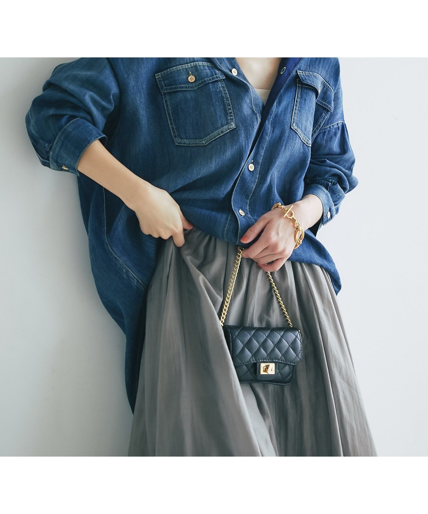 【ラブティックボンボン/La boutique BonBon】の【3シーズン着れる】シアーデニム金釦2WAYシャツ インテリア・キッズ・メンズ・レディースファッション・服の通販 founy(ファニー) 　ファッション　Fashion　レディースファッション　Fashion for Women　トップス・カットソー　Cut & Sew Tops　シャツ・ブラウス・オフィスカジュアル　Elegant Blouses & Button-Ups　おすすめ　Recommended / Our Picks　エアリー　Airy Texture　シアー　Sheer, See-Through　デニム　Denim, Jeans Material　リラックス　Relax, Relaxed Fit　エレガント 上品　Elegant　ネイビー|ID: prp329100004687092 ipo3291000000033845532
