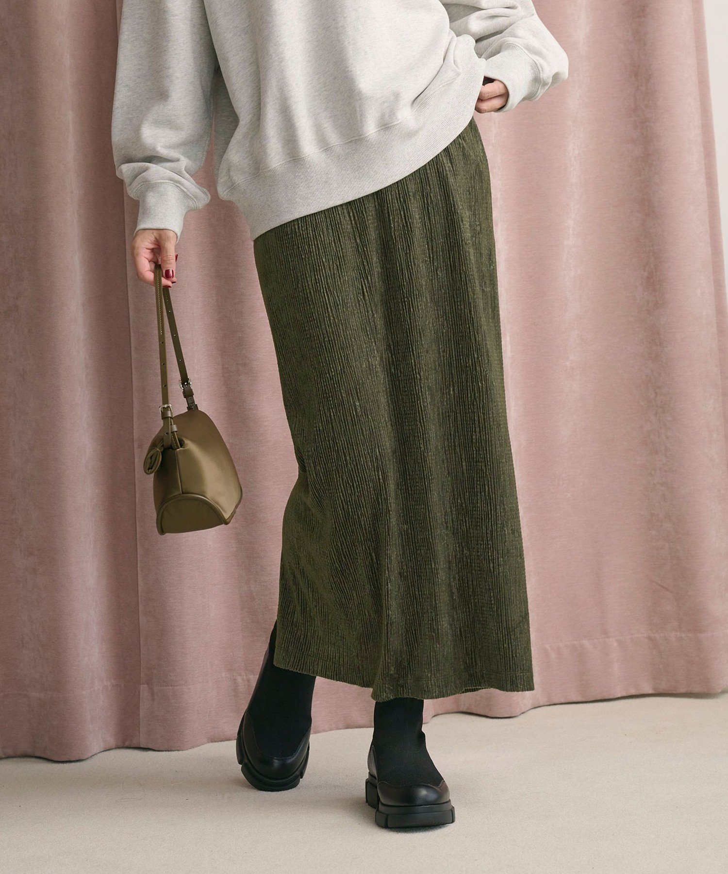 【ビューティ&ユース ユナイテッドアローズ/BEAUTY&YOUTH / UNITED ARROWS】のベロアプリーツ タイトスカート ウォッシャブル 人気、トレンドファッション・服の通販 founy(ファニー) 　ファッション　Fashion　レディースファッション　Fashion for Women　スカート　Skirts　ウォッシャブル　Machine Washable　ショート　Short, Short Length　スウェット / スエット　Sweatshirt, Sweatwear　スニーカー　Sneakers, Trainers　スリット　Slit, Slit Detail　タイトスカート　Pencil Skirt, Tight Skirt　人気　Popular, Best Seller　プリーツ　Pleats, Pleated　ベロア　Velour, Soft Velvet　A/W・秋冬　Autumn/Winter　おすすめ　Recommended / Our Picks　 other-1|ID: prp329100004687156 ipo3291000000034083747