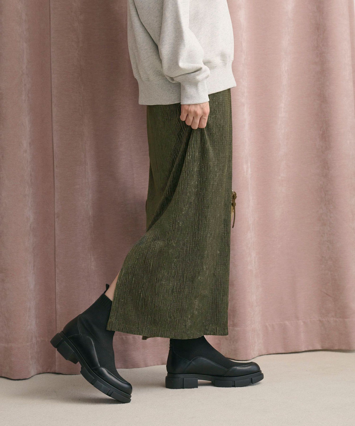 【ビューティ&ユース ユナイテッドアローズ/BEAUTY&YOUTH / UNITED ARROWS】のベロアプリーツ タイトスカート ウォッシャブル インテリア・キッズ・メンズ・レディースファッション・服の通販 founy(ファニー) ファッション Fashion レディースファッション Fashion for Women スカート Skirts ウォッシャブル Machine Washable ショート Short, Short Length スウェット / スエット Sweatshirt, Sweatwear スニーカー Sneakers, Trainers スリット Slit, Slit Detail タイトスカート Pencil Skirt, Tight Skirt 人気 Popular, Best Seller プリーツ Pleats, Pleated ベロア Velour, Soft Velvet A/W・秋冬 Autumn/Winter おすすめ Recommended / Our Picks OLIVE|ID: prp329100004687156 ipo3291000000034568868