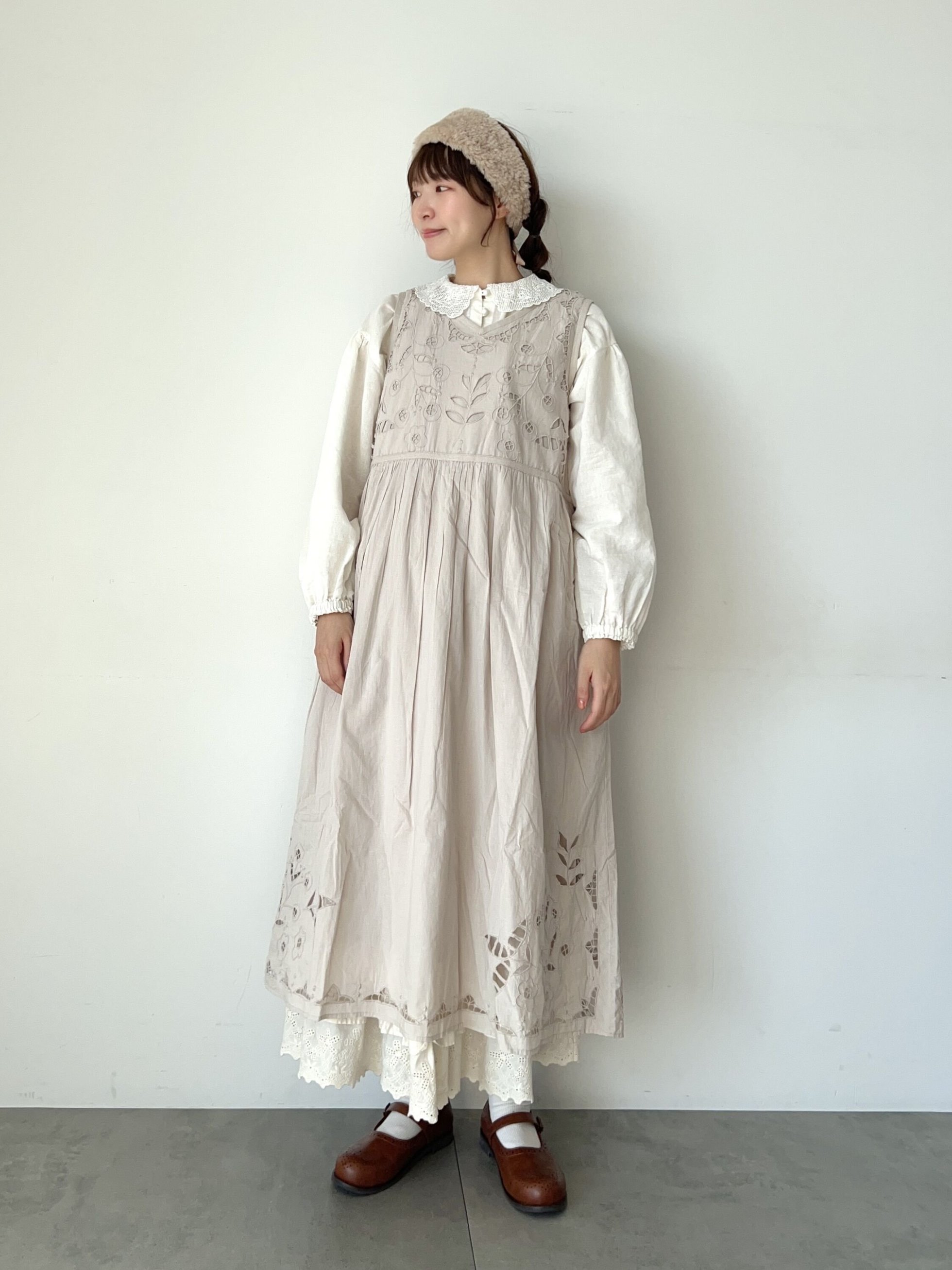 【サマンサモスモス/Samansa Mos2】の【WEB限定 Sサイズ】カットワーク刺繍前後着ノースリワンピース インテリア・キッズ・メンズ・レディースファッション・服の通販 founy(ファニー) 　ファッション　Fashion　レディースファッション　Fashion for Women　ワンピース　Dresses　ギャザー　Gathered, Ruffled　パイピング　Piping, Trim Design　ワーク　Workwear, Utility Style　キナリ|ID: prp329100004687225 ipo3291000000033846506