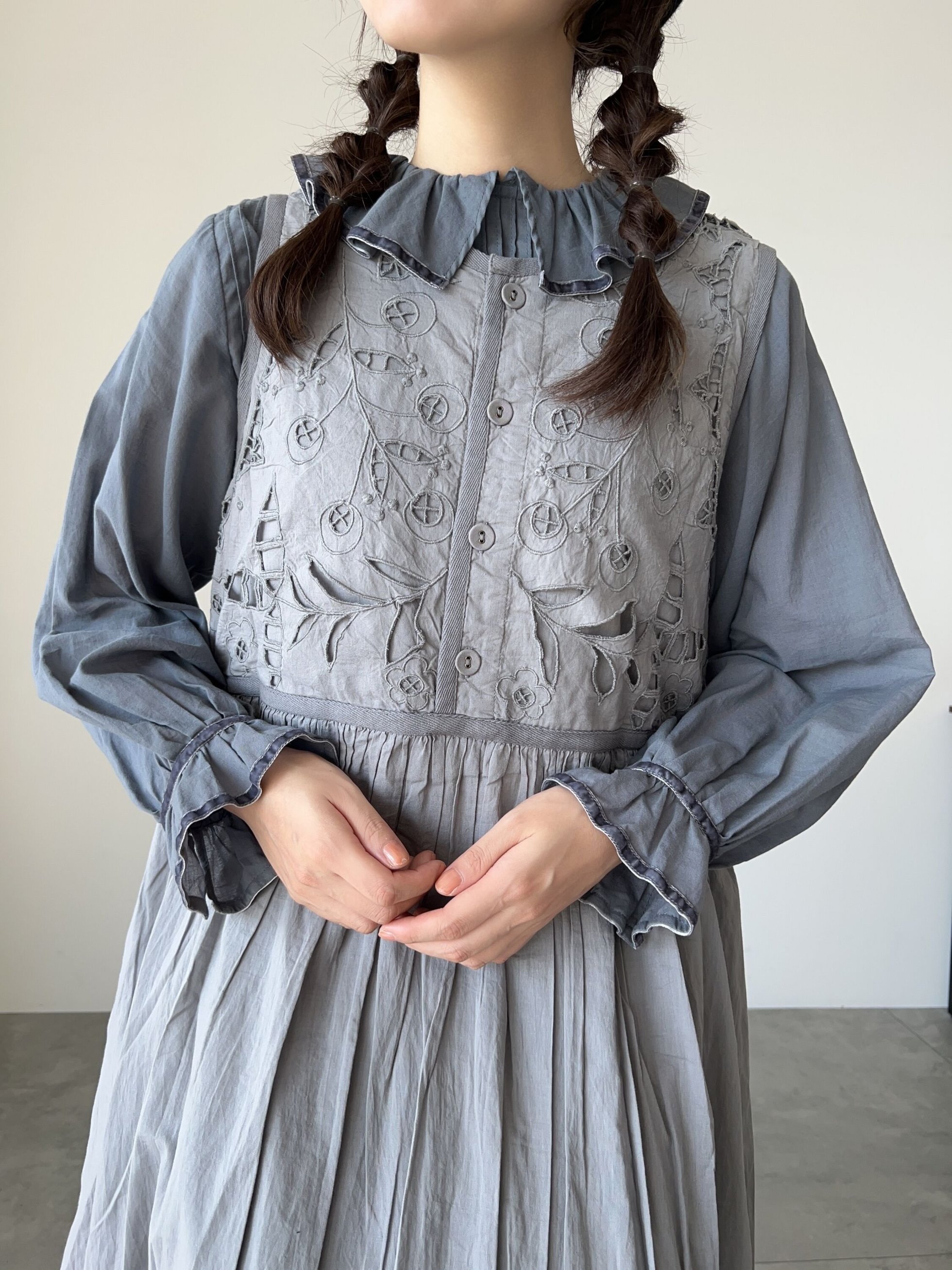【サマンサモスモス/Samansa Mos2】の【WEB限定 Sサイズ】カットワーク刺繍前後着ノースリワンピース インテリア・キッズ・メンズ・レディースファッション・服の通販 founy(ファニー) 　ファッション　Fashion　レディースファッション　Fashion for Women　ワンピース　Dresses　ギャザー　Gathered, Ruffled　パイピング　Piping, Trim Design　ワーク　Workwear, Utility Style　ブルー|ID: prp329100004687225 ipo3291000000033846507