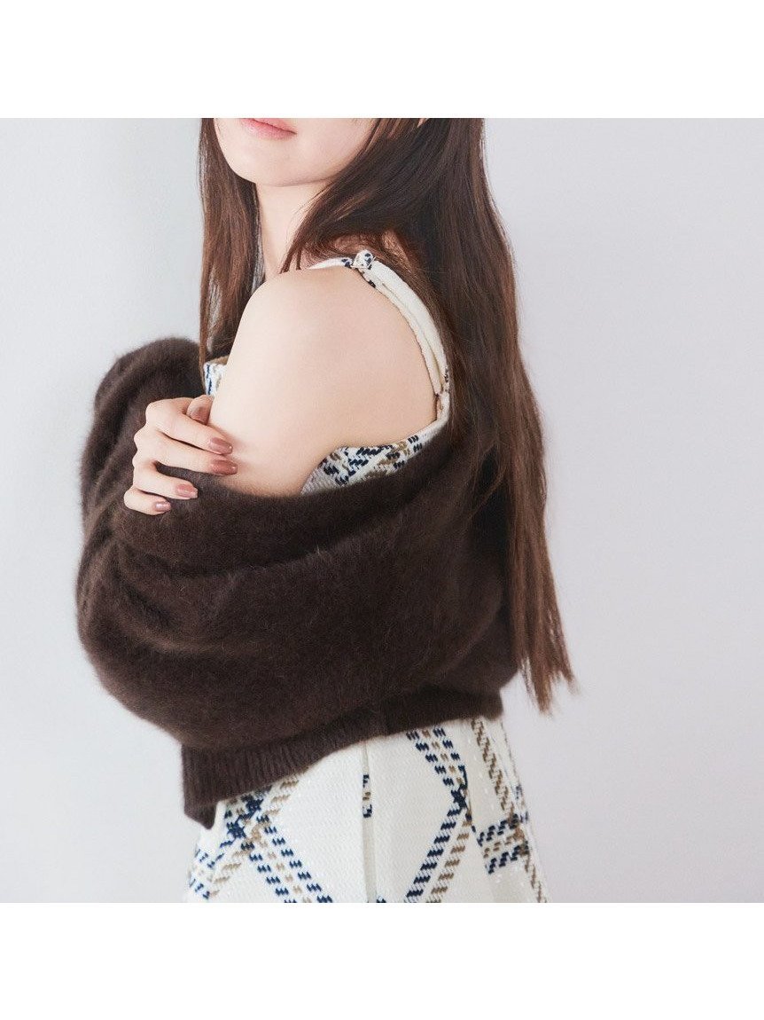 【スナイデル/SNIDEL】のフォックスファーショートカーディガン インテリア・キッズ・メンズ・レディースファッション・服の通販 founy(ファニー) 　ファッション　Fashion　レディースファッション　Fashion for Women　トップス・カットソー　Cut & Sew Tops　カーディガン・羽織り　Layered Style Cardigans　ウェーブ　Wavy Pattern　今季　This Season, Current Season　ショルダー　Shoulder, Shoulder Strap　ストレート　Straight, Straight Cut　スマート　Smart, Elegant　ドロップ　Drop Shoulder, Dropped Style　定番　Standard, Basic Item　人気　Popular, Best Seller　フォックス　Fox, Fox Fur　A/W・秋冬　Autumn/Winter　おすすめ　Recommended / Our Picks　DBRW[059]|ID: prp329100004687716 ipo3291000000034368294