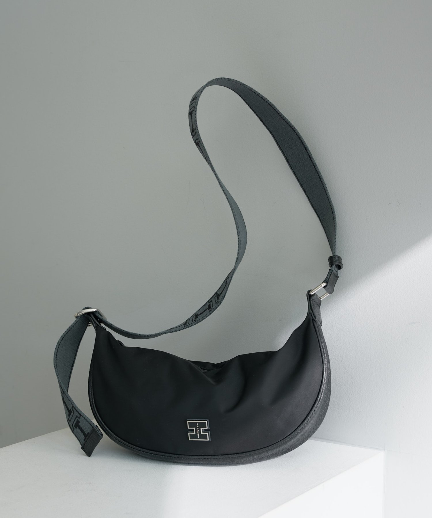 【イアクッチ/IACUCCI】のアーゴ S NYLON/CERVO 人気、トレンドファッション・服の通販 founy(ファニー) 　ファッション　Fashion　レディースファッション　Fashion for Women　エレガント 上品　Elegant　コンパクト　Compact, Small Size　軽量　Lightweight, Ultra Light　ショルダー　Shoulder, Shoulder Strap　財布　Wallet, Purse　人気　Popular, Best Seller　フォルム　Silhouette, Form　フロント　Front, Front Design　ポーチ　Pouch, Small Case　日傘　Parasol, UV Umbrella　メタル　Metal, Metal Parts　ワンポイント　One Point, Statement Accent　夏　Summer　 other-1|ID: prp329100004687755 ipo3291000000034983855