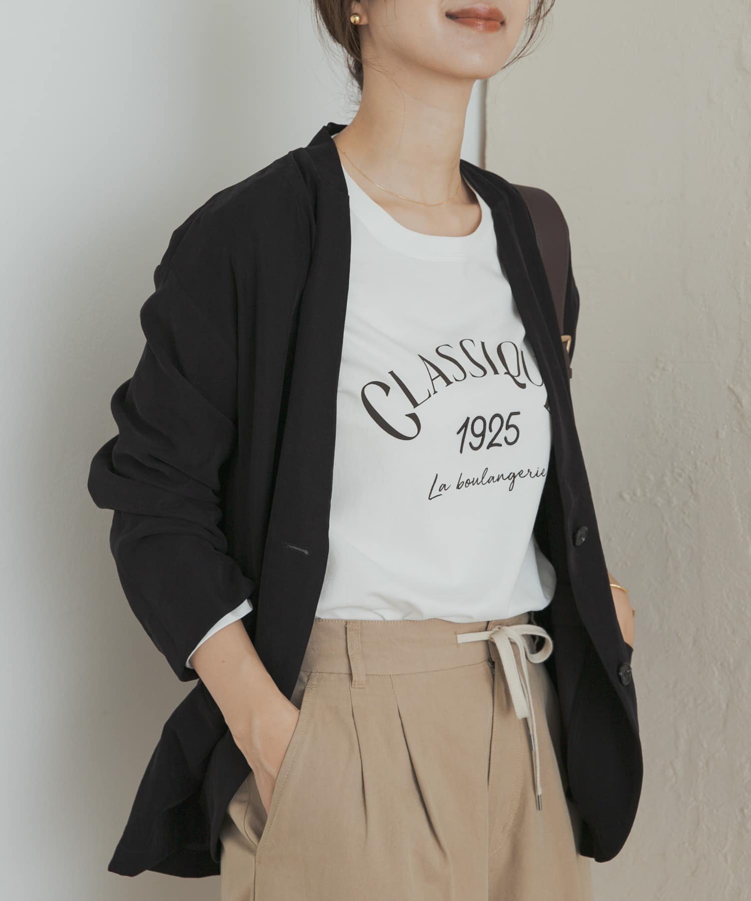 【アーバンリサーチ ドアーズ/URBAN RESEARCH DOORS】のロゴプリント+刺しゅうロングTシャツ インテリア・キッズ・メンズ・レディースファッション・服の通販 founy(ファニー) 　ファッション　Fashion　レディースファッション　Fashion for Women　トップス・カットソー　Cut & Sew Tops　シャツ・ブラウス・オフィスカジュアル　Elegant Blouses & Button-Ups　ロングTシャツ・Tシャツ　Longline T-Shirts & Tees　2025年　2025　2025-2026秋冬・A/W　Autumn/Winter 2025–26 AW25–26　冬　Winter / This Winter　カーディガン　Cardigan, Knitwear　シンプル　Simple, Minimal　ジャケット　Jacket, Outerwear　スラックス　Slacks, Dress Pants　ブルゾン　Blouson, Bomber Jacket　プリント　Print, Printed Pattern　ベーシック　Basic, Essential　ロング　Long, Long-Length　A/W・秋冬　Autumn/Winter　長袖　Long Sleeve, Full Sleeve　OFF×CCL|ID: prp329100004688375 ipo3291000000034190356