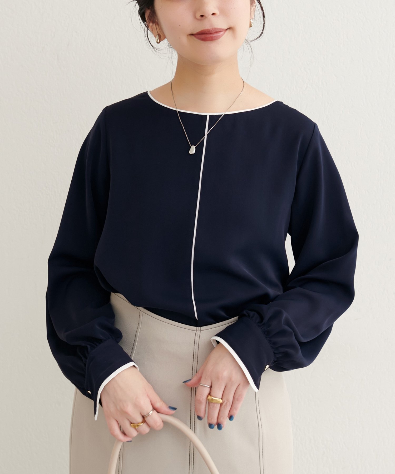 【ナチュラルクチュール/natural couture】の【WEB限定】バイカラー長袖ブラウス インテリア・キッズ・メンズ・レディースファッション・服の通販 founy(ファニー) 　ファッション　Fashion　レディースファッション　Fashion for Women　トップス・カットソー　Cut & Sew Tops　シャツ・ブラウス・オフィスカジュアル　Elegant Blouses & Button-Ups　アクセサリー　Fashion Accessories　カーディガン　Cardigan, Knitwear　シンプル　Simple, Minimal　ジャケット　Jacket, Outerwear　タイトスカート　Pencil Skirt, Tight Skirt　デコルテ　Décolleté, Neckline　デニム　Denim, Jeans Material　トレンド　Trend, Trending Now　長袖　Long Sleeve, Full Sleeve　フェミニン　Feminine, Girly　フレア　Flare, Flared　再入荷　Restock / Back in Stock　おすすめ　Recommended / Our Picks　エレガント 上品　Elegant　2025年　2025　2025-2026秋冬・A/W　Autumn/Winter 2025–26 AW25–26　ネイビー|ID: prp329100004688456 ipo3291000000034003382