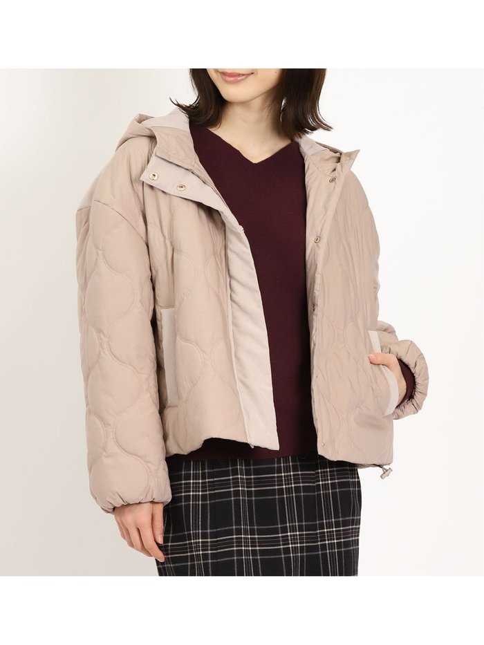 【タカキュー/TAKA-Q】の切替キルト ショートフードブルゾン インテリア・キッズ・メンズ・レディースファッション・服の通販 founy(ファニー) https://founy.com/ ファッション Fashion レディースファッション Fashion for Women アウター Coat / Outerwear Collection ブルゾンジャケット・スポーティアウター Blouson Jackets キルティング Quilted, Quilting キルト Quilt, Quilted Fabric コンビ Combo, Combination Style 切替 Switching, Contrast Panel ショート Short, Short Length シンプル Simple, Minimal タフタ Taffeta, Structured Fabric ピーチ Peach, Soft Touch フィット Fit, Slim Fit フレア Flare, Flared ブルゾン Blouson, Bomber Jacket ボトム Bottoms, Lower Wear 防寒 Cold Protection, Winter-Ready ワイド Wide, Wide Fit 冬 Winter / This Winter A/W・秋冬 Autumn/Winter エレガント 上品 Elegant |ID: prp329100004688544 ipo3291000000033894325