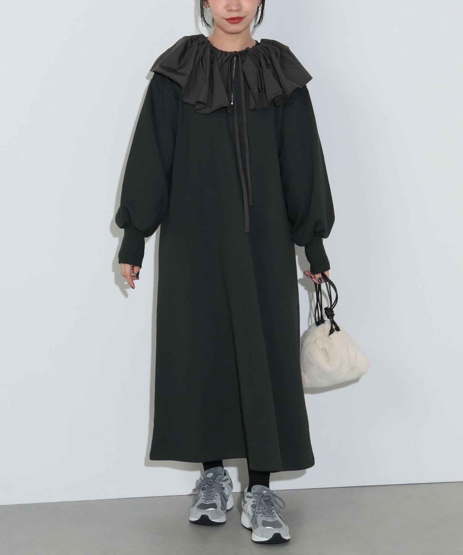 【ビームス ウイメン/BEAMS】のフリル付き スウェット ワンピース インテリア・キッズ・メンズ・レディースファッション・服の通販 founy(ファニー) 　ファッション　Fashion　レディースファッション　Fashion for Women　ワンピース　Dresses　おすすめ　Recommended / Our Picks　ギャザー　Gathered, Ruffled　ジップ　Zip, Zipper　スウェット / スエット　Sweatshirt, Sweatwear　ネップ　Nepp, Slub Yarn　ビスチェ　Bustier, Corset Top　フリル　Frill, Ruffle　ベーシック　Basic, Essential　リラックス　Relax, Relaxed Fit　CHARCOAL|ID: prp329100004688799 ipo3291000000034117426