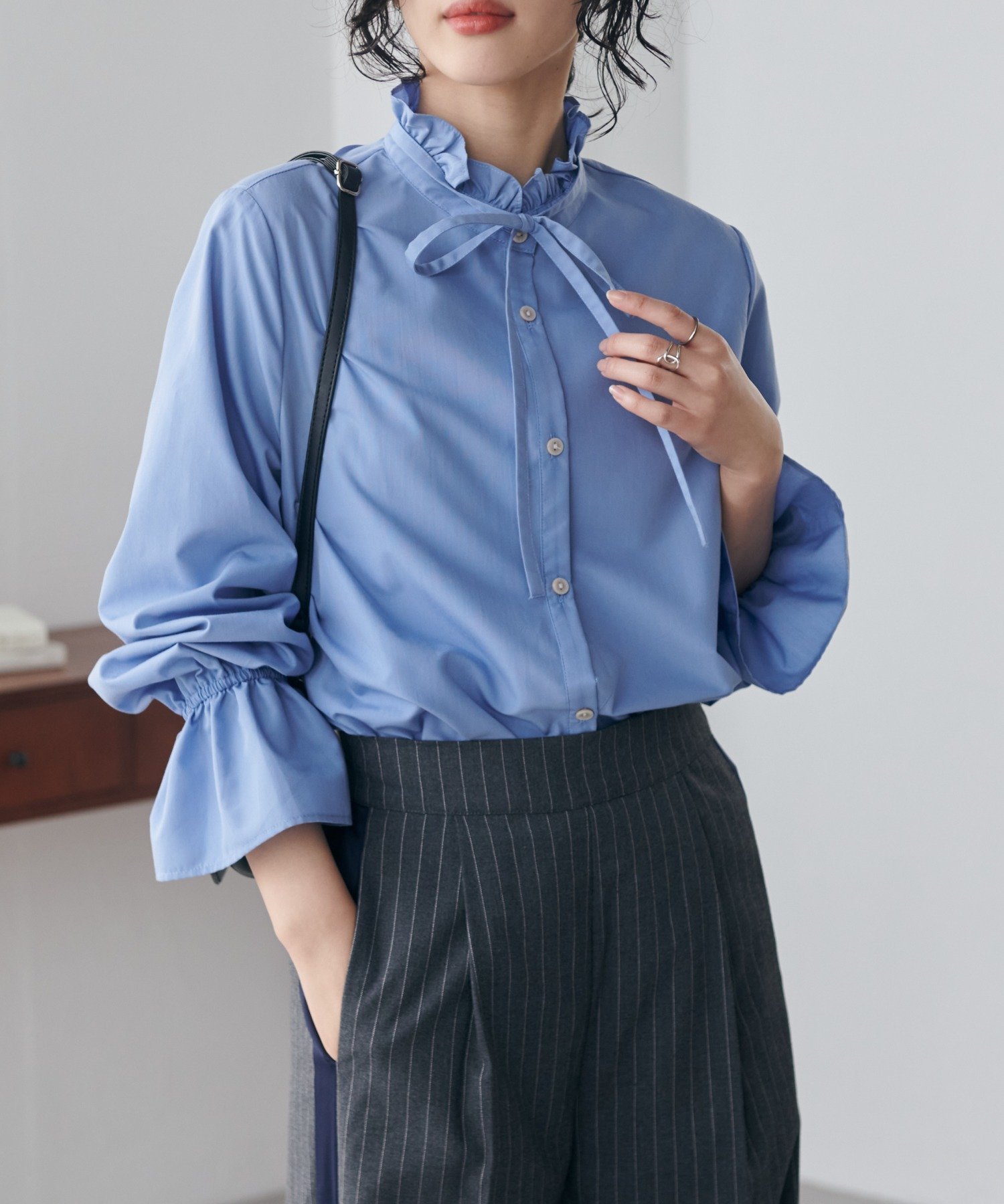 【ラナン/Ranan】のプチフリルリボン付きブラウス インテリア・キッズ・メンズ・レディースファッション・服の通販 founy(ファニー) 　ファッション　Fashion　レディースファッション　Fashion for Women　トップス・カットソー　Cut & Sew Tops　シャツ・ブラウス・オフィスカジュアル　Elegant Blouses & Button-Ups　シンプル　Simple, Minimal　スリーブ　Sleeve, Long Sleeve / Short Sleeve　フリル　Frill, Ruffle　ベーシック　Basic, Essential　ポケット　Pocket, Pocket Detail　リボン　Ribbon, Bow　おすすめ　Recommended / Our Picks　サックス|ID: prp329100004688917 ipo3291000000035200640