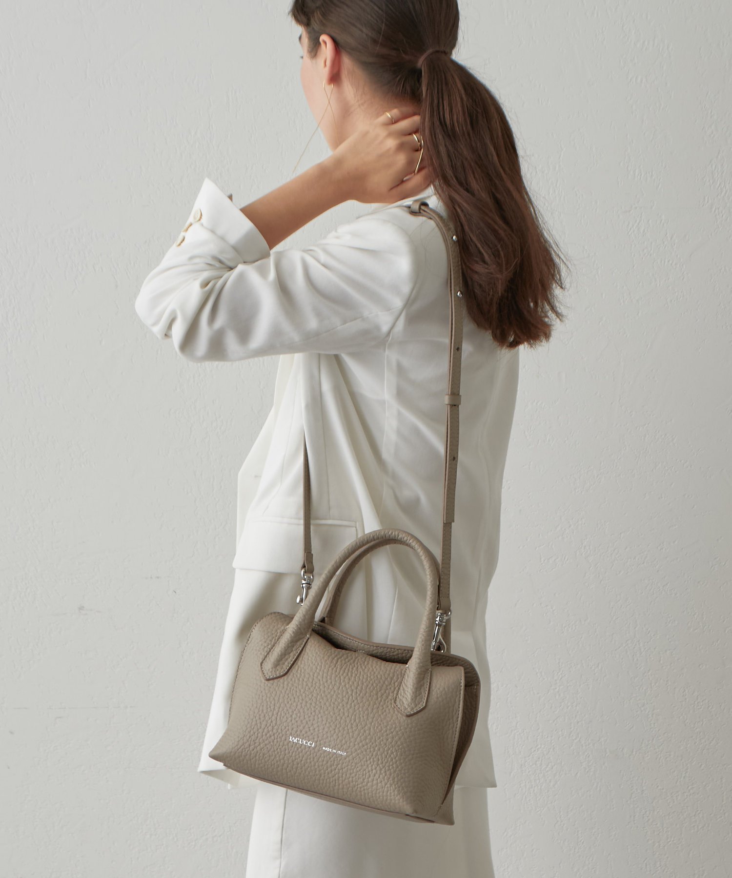 【イアクッチ/IACUCCI】の【新色登場】ラーナ S ALCE インテリア・キッズ・メンズ・レディースファッション・服の通販 founy(ファニー) 　ファッション　Fashion　レディースファッション　Fashion for Women　イタリア　Italy　コレクション　Collection, Seasonal Line　コンパクト　Compact, Small Size　ショルダー　Shoulder, Shoulder Strap　チャーム　Charm, Pendant　人気　Popular, Best Seller　マグネット　Magnet, Magnetic Closure　メタル　Metal, Metal Parts　A/W・秋冬　Autumn/Winter　グレージュ|ID: prp329100004689086 ipo3291000000034062724