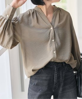 【スピック&スパン/Spick & Span】の《一部店舗+WEB限定》袖ボリュームスキッパーブラウス 人気、トレンドファッション・服の通販 founy(ファニー) ファッション Fashion レディースファッション Fashion for Women トップス・カットソー Cut & Sew Tops シャツ・ブラウス・オフィスカジュアル Elegant Blouses & Button-Ups シアー Sheer, See-Through スキッパー Skipper, Open Collar フロント Front, Front Design エレガント 上品 Elegant 羽織 Haori, Light Jacket |ID:prp329100004689164