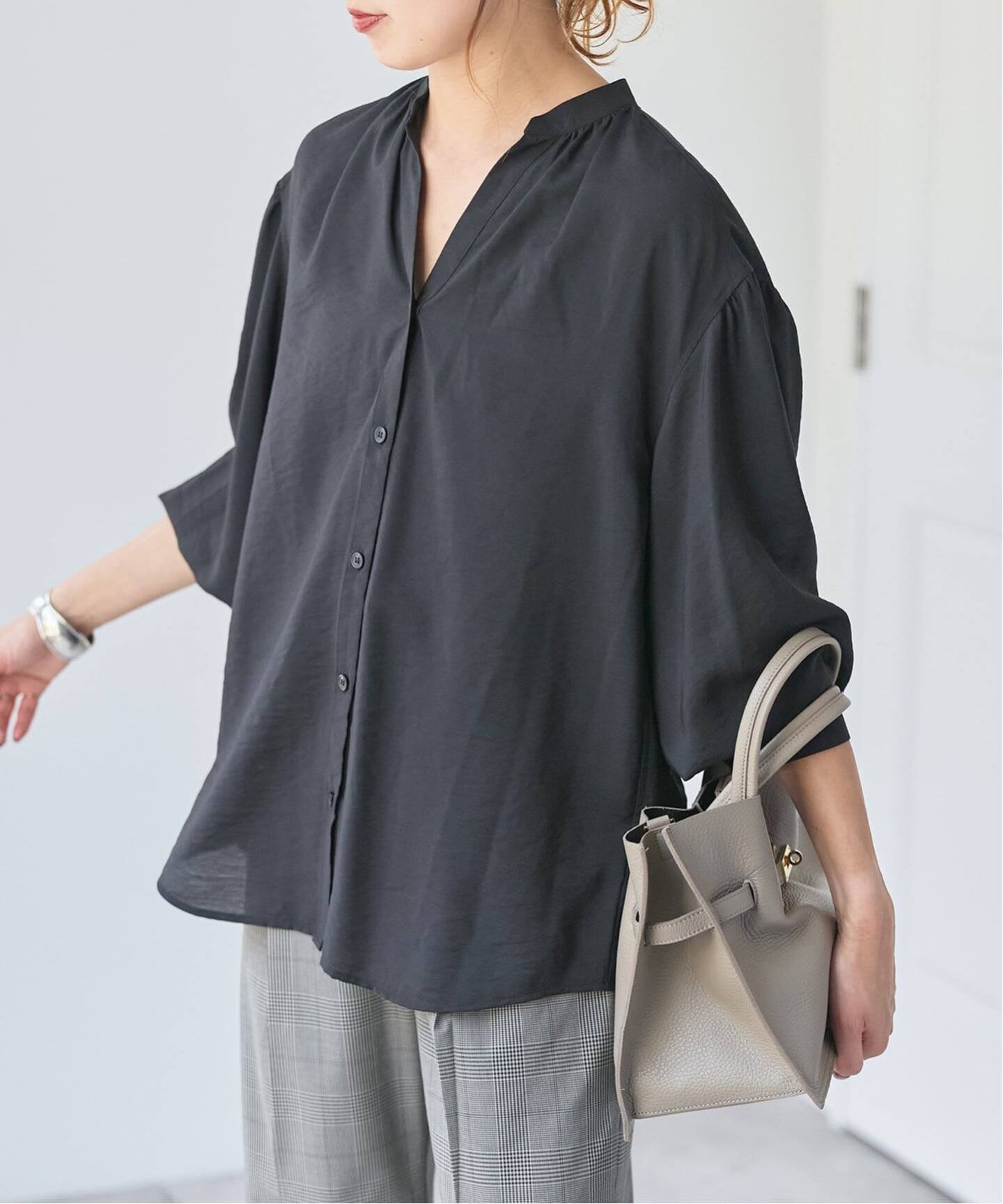 【スピック&スパン/Spick & Span】の《一部店舗+WEB限定》袖ボリュームスキッパーブラウス インテリア・キッズ・メンズ・レディースファッション・服の通販 founy(ファニー) 　ファッション　Fashion　レディースファッション　Fashion for Women　トップス・カットソー　Cut & Sew Tops　シャツ・ブラウス・オフィスカジュアル　Elegant Blouses & Button-Ups　シアー　Sheer, See-Through　スキッパー　Skipper, Open Collar　フロント　Front, Front Design　エレガント 上品　Elegant　羽織　Haori, Light Jacket　ブラック|ID: prp329100004689164 ipo3291000000033865515