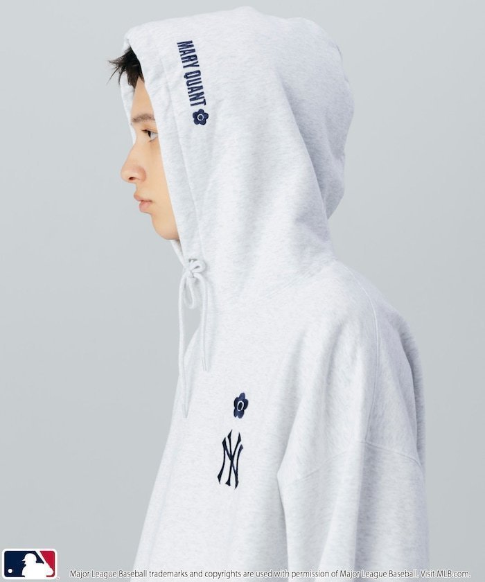 【フリークスストア/FREAK'S STORE】のMLB×MARY QUANT EMBROIDERY SWEAT HOODIE /マリークワント/デイジーロゴ裏起毛スウェットパーカー 25FW 人気、トレンドファッション・服の通販 founy(ファニー) 　ファッション　Fashion　レディースファッション　Fashion for Women　トップス・カットソー　Cut & Sew Tops　レディースパーカー・カジュアルフーディー　Casual Hoodies & Sweatshirts　スウェット・クルーネックトップス　Sweatshirts & Crewnecks / Relaxed Fit Sweat Tops　コレクション　Collection, Seasonal Line　シンプル　Simple, Minimal　スウェット / スエット　Sweatshirt, Sweatwear　スペシャル　Special, Limited Edition　バランス　Balance, Style Balance　フロント　Front, Front Design　ポケット　Pocket, Pocket Detail　ミニスカート　Mini Skirt, Short Skirt　リアル　Real, Realistic　ロング　Long, Long-Length　ロンドン　London Style, British Inspired　A/W・秋冬　Autumn/Winter　冬　Winter / This Winter　 other-1|ID: prp329100004690071 ipo3291000000033895509