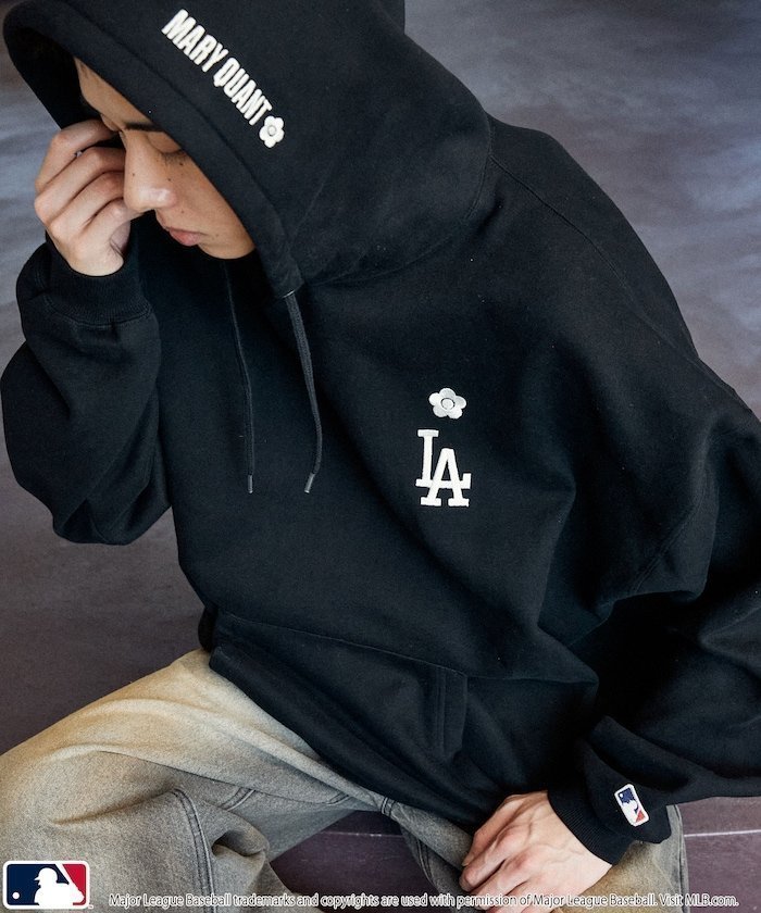 【フリークスストア/FREAK'S STORE】のMLB×MARY QUANT EMBROIDERY SWEAT HOODIE /マリークワント/デイジーロゴ裏起毛スウェットパーカー 25FW インテリア・キッズ・メンズ・レディースファッション・服の通販 founy(ファニー) 　ファッション　Fashion　レディースファッション　Fashion for Women　トップス・カットソー　Cut & Sew Tops　レディースパーカー・カジュアルフーディー　Casual Hoodies & Sweatshirts　スウェット・クルーネックトップス　Sweatshirts & Crewnecks / Relaxed Fit Sweat Tops　コレクション　Collection, Seasonal Line　シンプル　Simple, Minimal　スウェット / スエット　Sweatshirt, Sweatwear　スペシャル　Special, Limited Edition　バランス　Balance, Style Balance　フロント　Front, Front Design　ポケット　Pocket, Pocket Detail　ミニスカート　Mini Skirt, Short Skirt　リアル　Real, Realistic　ロング　Long, Long-Length　ロンドン　London Style, British Inspired　A/W・秋冬　Autumn/Winter　冬　Winter / This Winter　ブラック|ID: prp329100004690071 ipo3291000000033895511
