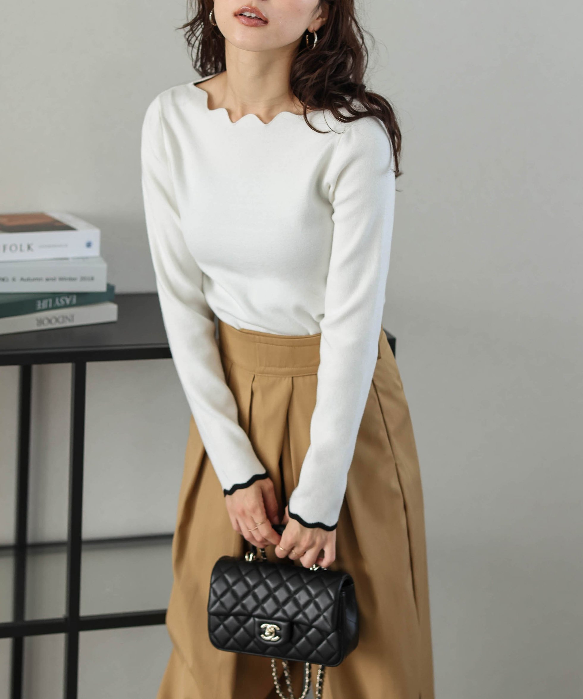 【ラジュール/Lajour】のスカラップニットトップス インテリア・キッズ・メンズ・レディースファッション・服の通販 founy(ファニー) 　ファッション　Fashion　レディースファッション　Fashion for Women　トップス・カットソー　Cut & Sew Tops　ニット　Knit Tops & Sweaters　インナー　Innerwear　コンパクト　Compact, Small Size　サロペット　Overalls, Salopette　スカラップ　Scallop, Scalloped Edge　バランス　Balance, Style Balance　フィット　Fit, Slim Fit　フェミニン　Feminine, Girly　ワンポイント　One Point, Statement Accent　エレガント 上品　Elegant　ホワイト|ID: prp329100004690142 ipo3291000000033871190