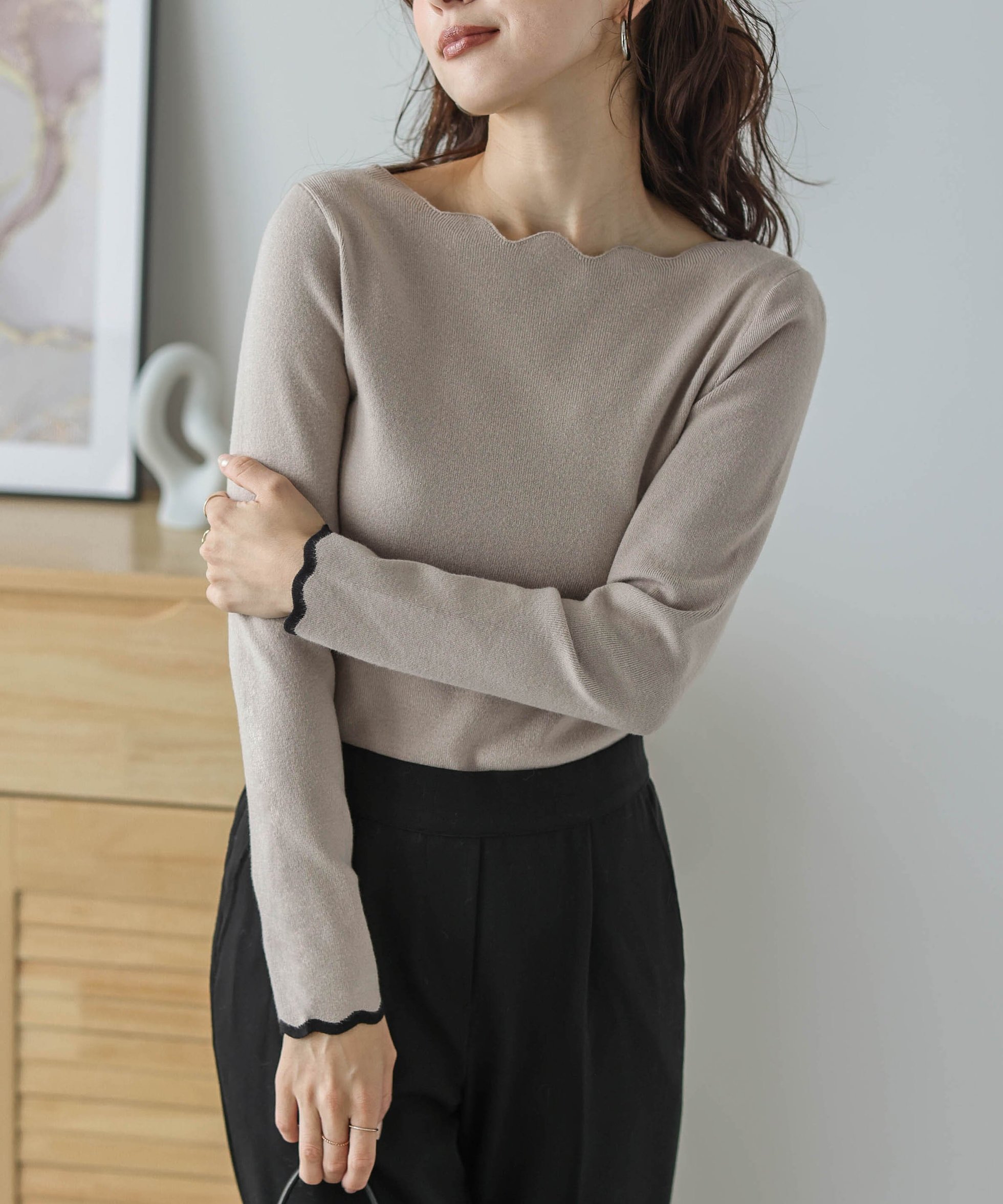 【ラジュール/Lajour】のスカラップニットトップス インテリア・キッズ・メンズ・レディースファッション・服の通販 founy(ファニー) 　ファッション　Fashion　レディースファッション　Fashion for Women　トップス・カットソー　Cut & Sew Tops　ニット　Knit Tops & Sweaters　インナー　Innerwear　コンパクト　Compact, Small Size　サロペット　Overalls, Salopette　スカラップ　Scallop, Scalloped Edge　バランス　Balance, Style Balance　フィット　Fit, Slim Fit　フェミニン　Feminine, Girly　ワンポイント　One Point, Statement Accent　エレガント 上品　Elegant　ベージュ|ID: prp329100004690142 ipo3291000000033871193