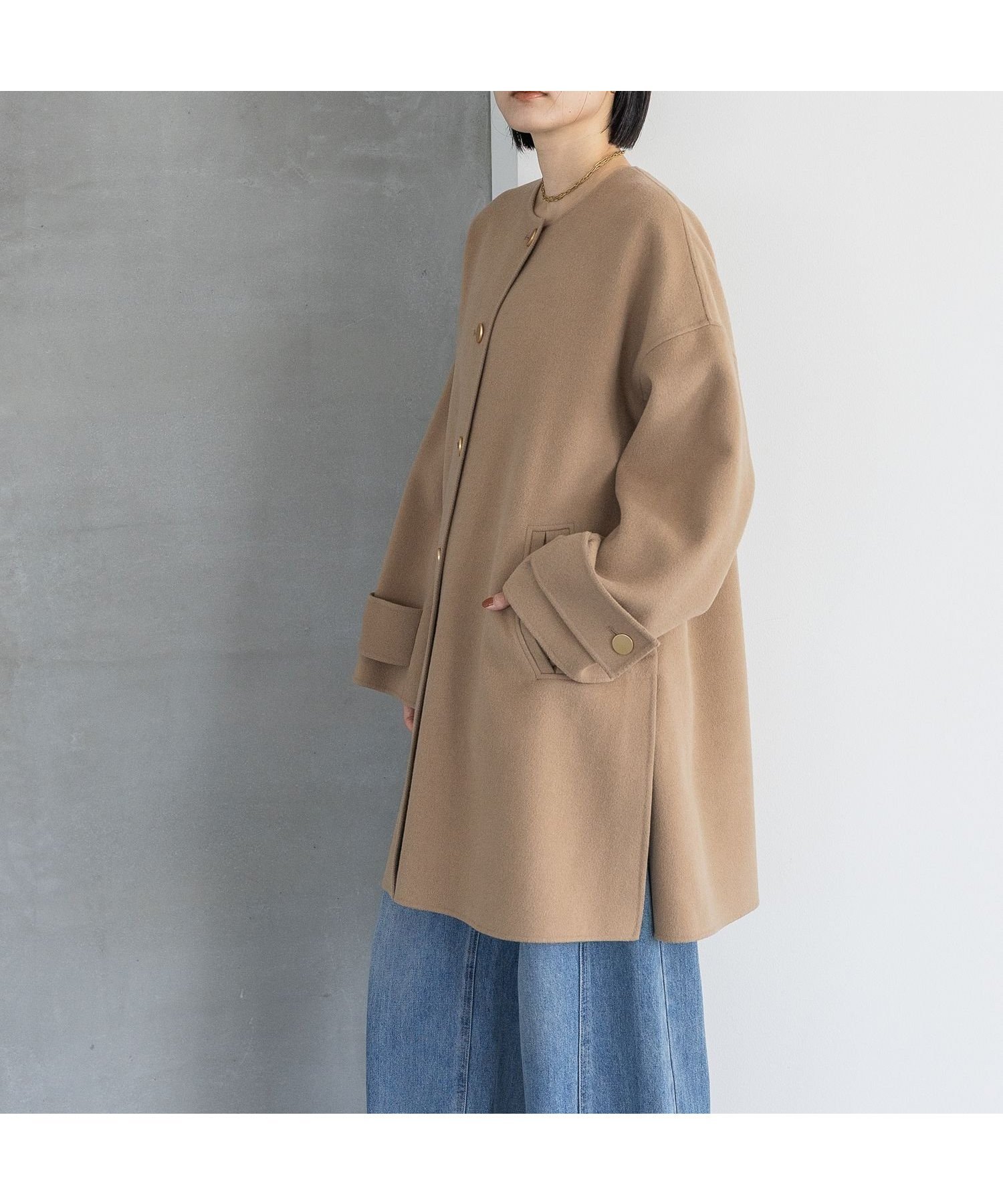 【アパートバイローリーズ/apart by lowrys】のカシープノーカラーコート インテリア・キッズ・メンズ・レディースファッション・服の通販 founy(ファニー) 　ファッション　Fashion　レディースファッション　Fashion for Women　アウター　Coat / Outerwear Collection　コート・ロングコート・ピーコート　Long Coats, Peacoats & More　デニム　Denim, Jeans Material　フォルム　Silhouette, Form　ボトム　Bottoms, Lower Wear　ミドル　Middle Length, Mid Height　メタル　Metal, Metal Parts　ワイド　Wide, Wide Fit　エレガント 上品　Elegant　ベージュ53|ID: prp329100004690267 ipo3291000000034266123