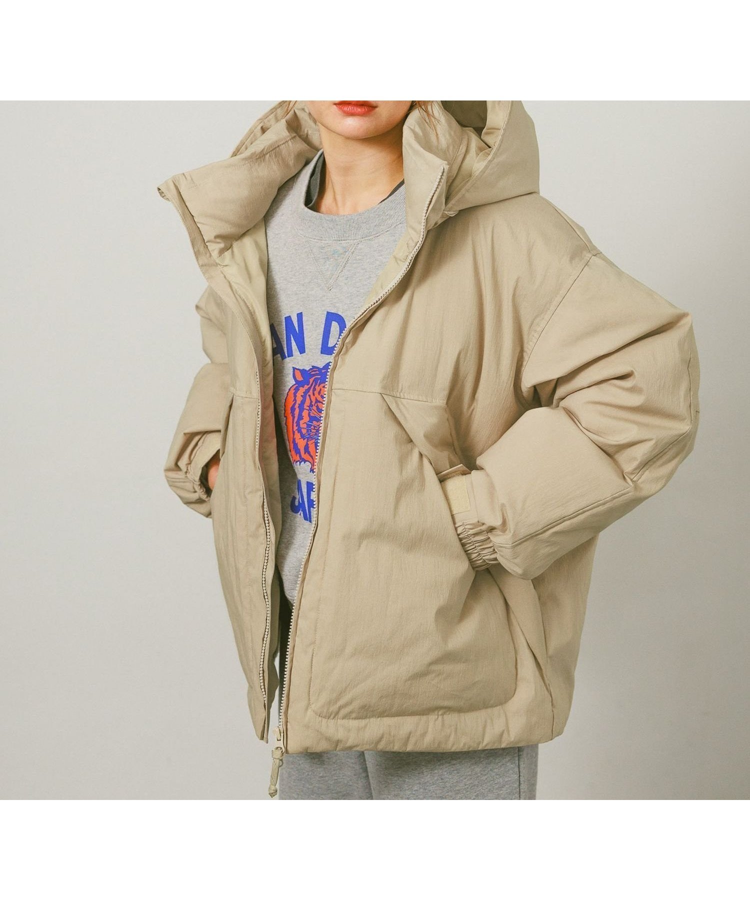 【ベイフロー/BAYFLOW】のショートモンスターコート インテリア・キッズ・メンズ・レディースファッション・服の通販 founy(ファニー) 　ファッション　Fashion　レディースファッション　Fashion for Women　アウター　Coat / Outerwear Collection　コート・ロングコート・ピーコート　Long Coats, Peacoats & More　ジャケット　Jacket, Outerwear　スウェット / スエット　Sweatshirt, Sweatwear　ダウン　Down, Puffer　ドローコード　Drawcord, Drawstring Cord　バランス　Balance, Style Balance　ビッグ　Big, Oversized　ミドル　Middle Length, Mid Height　冬　Winter / This Winter　おすすめ　Recommended / Our Picks　ベージュ55|ID: prp329100004690654 ipo3291000000034118822