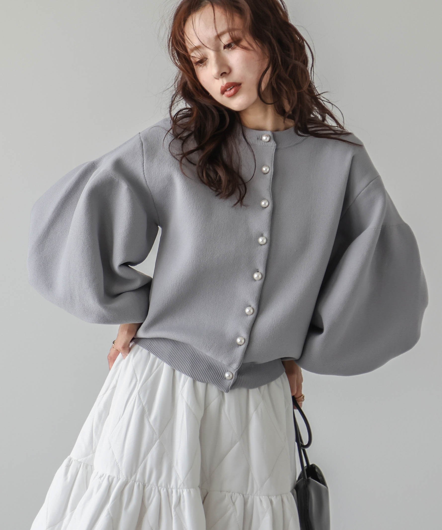 【ラジュール/Lajour】の2wayパールニットカーディガン インテリア・キッズ・メンズ・レディースファッション・服の通販 founy(ファニー) 　ファッション　Fashion　レディースファッション　Fashion for Women　トップス・カットソー　Cut & Sew Tops　ニット　Knit Tops & Sweaters　カーディガン・羽織り　Layered Style Cardigans　カーディガン　Cardigan, Knitwear　スリーブ　Sleeve, Long Sleeve / Short Sleeve　バルーン　Balloon, Balloon Silhouette　パール　Pearl, Pearl Accent　フェミニン　Feminine, Girly　羽織　Haori, Light Jacket　ライトグレー|ID: prp329100004690925 ipo3291000000034003345