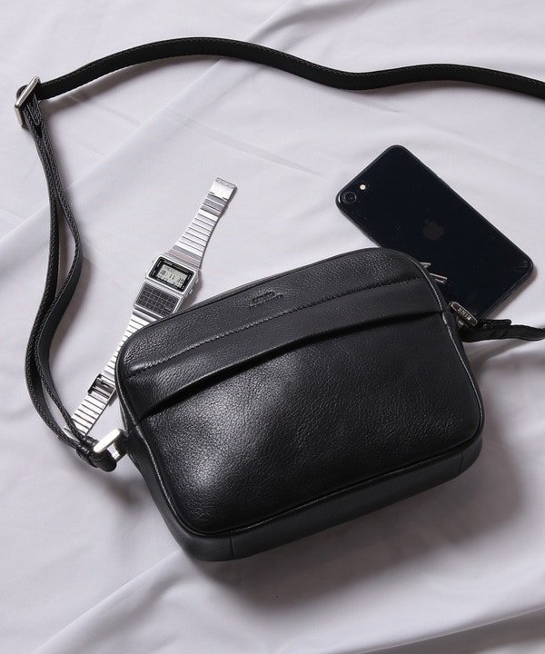 【メンズビギトーキョー/Men's Bigi / MEN】の【SEEKER/シーカー*UNIONSTATION別注】牛革ミニショルダーバッグ / カメラバッグ インテリア・キッズ・メンズ・レディースファッション・服の通販 founy(ファニー) 　ファッション　Fashion　メンズファッション　Fashion for Men　バッグ　Bags　カメラ　Camera Accessories　コンパクト　Compact, Small Size　ショルダー　Shoulder, Shoulder Strap　トレンド　Trend, Trending Now　人気　Popular, Best Seller　別注　Limited Edition, Custom Order　ミックス　Mix, Mixed Style　エレガント 上品　Elegant　ブラック|ID: prp329100004691282 ipo3291000000033877320