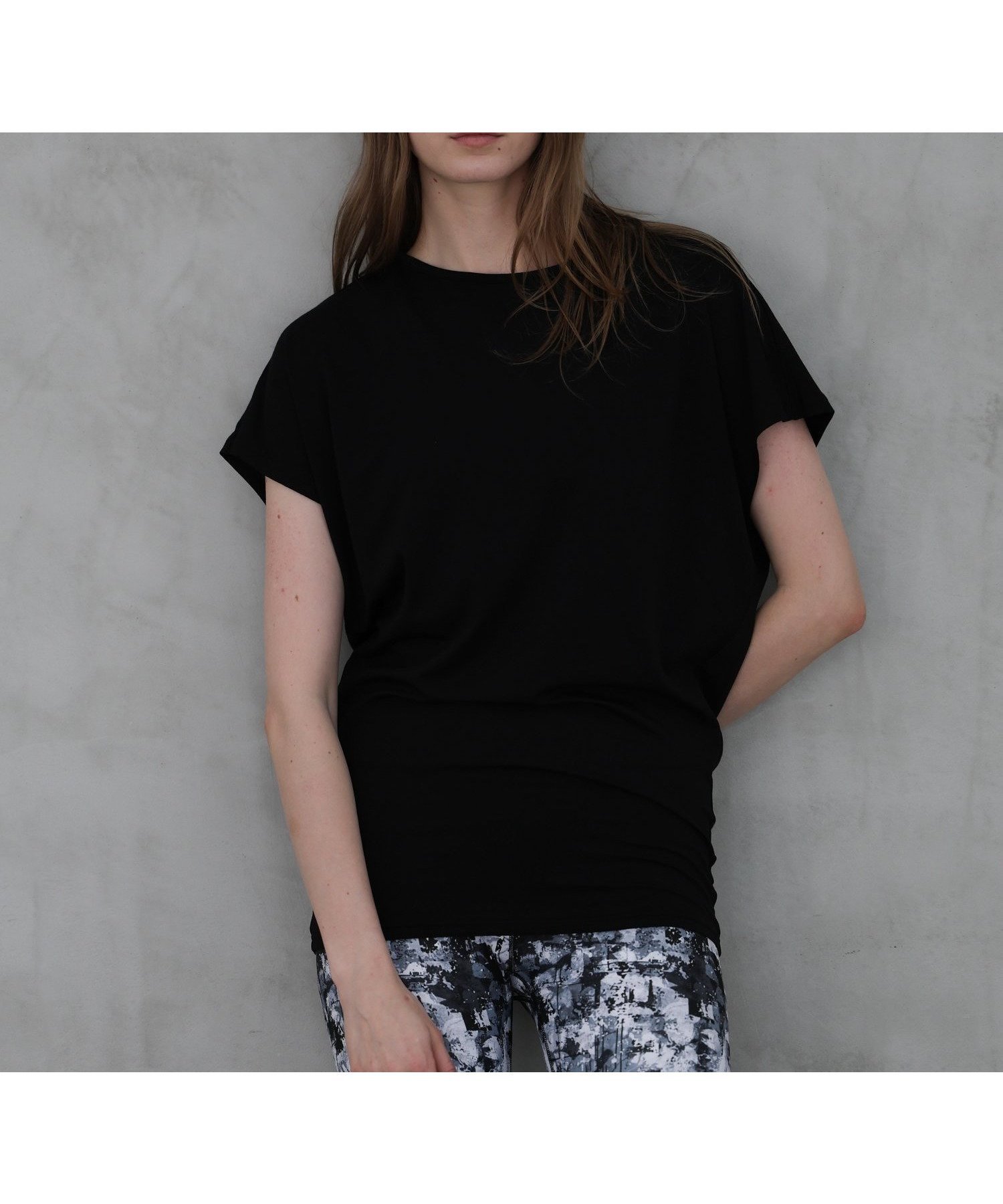 【ジュリエ/Julier】のエコリヨセル半袖トップス インテリア・キッズ・メンズ・レディースファッション・服の通販 founy(ファニー) 　ファッション　Fashion　レディースファッション　Fashion for Women　トップス・カットソー　Cut & Sew Tops　なめらか　Smooth, Silky Texture　ストレッチ　Stretch, Stretchy Fabric　フィット　Fit, Slim Fit　ヨガ　Yoga, Yoga Wear　リラックス　Relax, Relaxed Fit　エレガント 上品　Elegant　半袖　Short Sleeve, Half Sleeve　ブラック|ID: prp329100004691912 ipo3291000000033880726