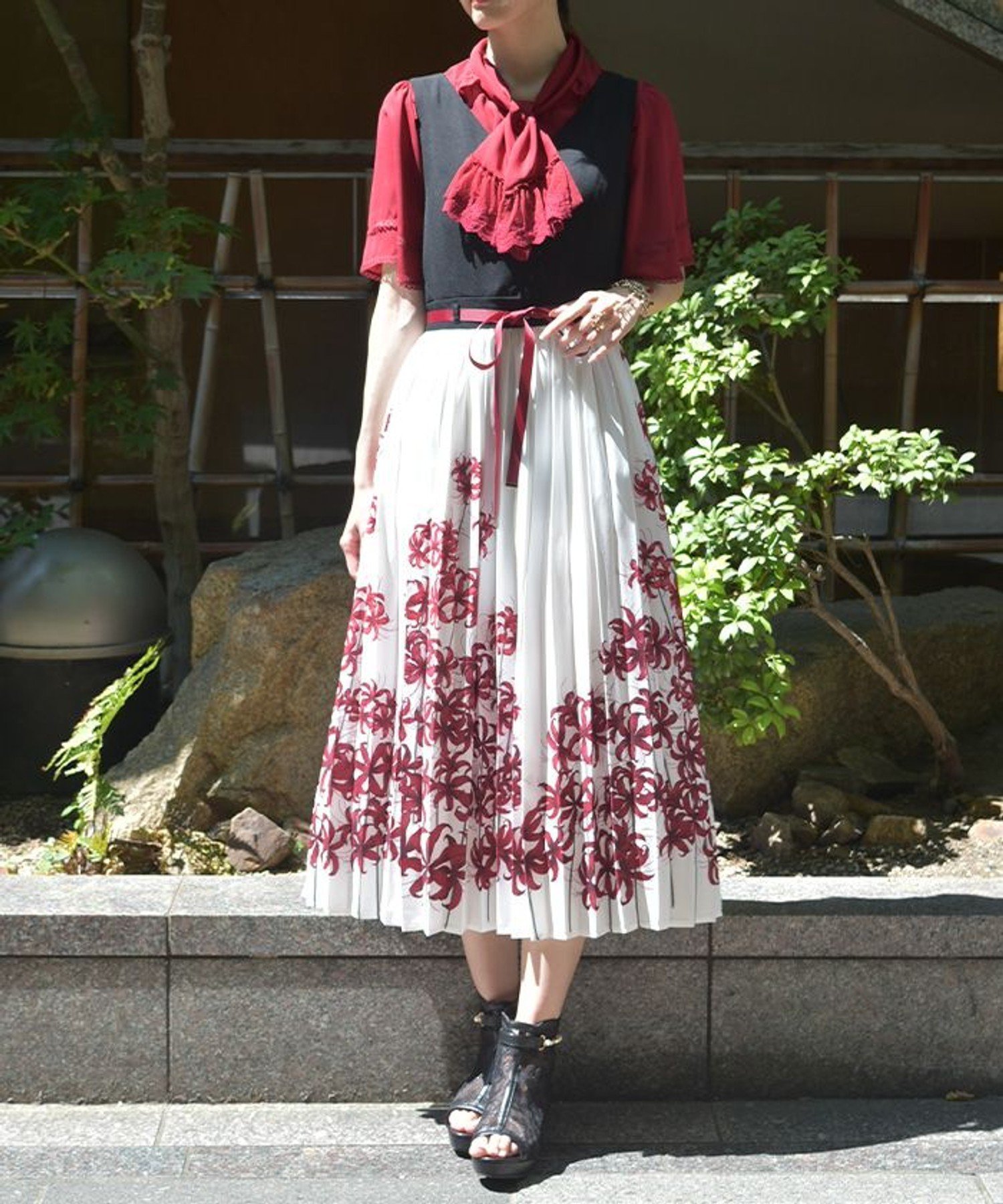 【アクシーズファム/axes femme】の彼岸花柄プリーツジャンスカ インテリア・キッズ・メンズ・レディースファッション・服の通販 founy(ファニー) 　ファッション　Fashion　レディースファッション　Fashion for Women　おすすめ　Recommended / Our Picks　アクセサリー　Fashion Accessories　シンプル　Simple, Minimal　バランス　Balance, Style Balance　フロント　Front, Front Design　プリント　Print, Printed Pattern　モチーフ　Motif, Design Theme　リボン　Ribbon, Bow　白|ID: prp329100004692121 ipo3291000000033881649