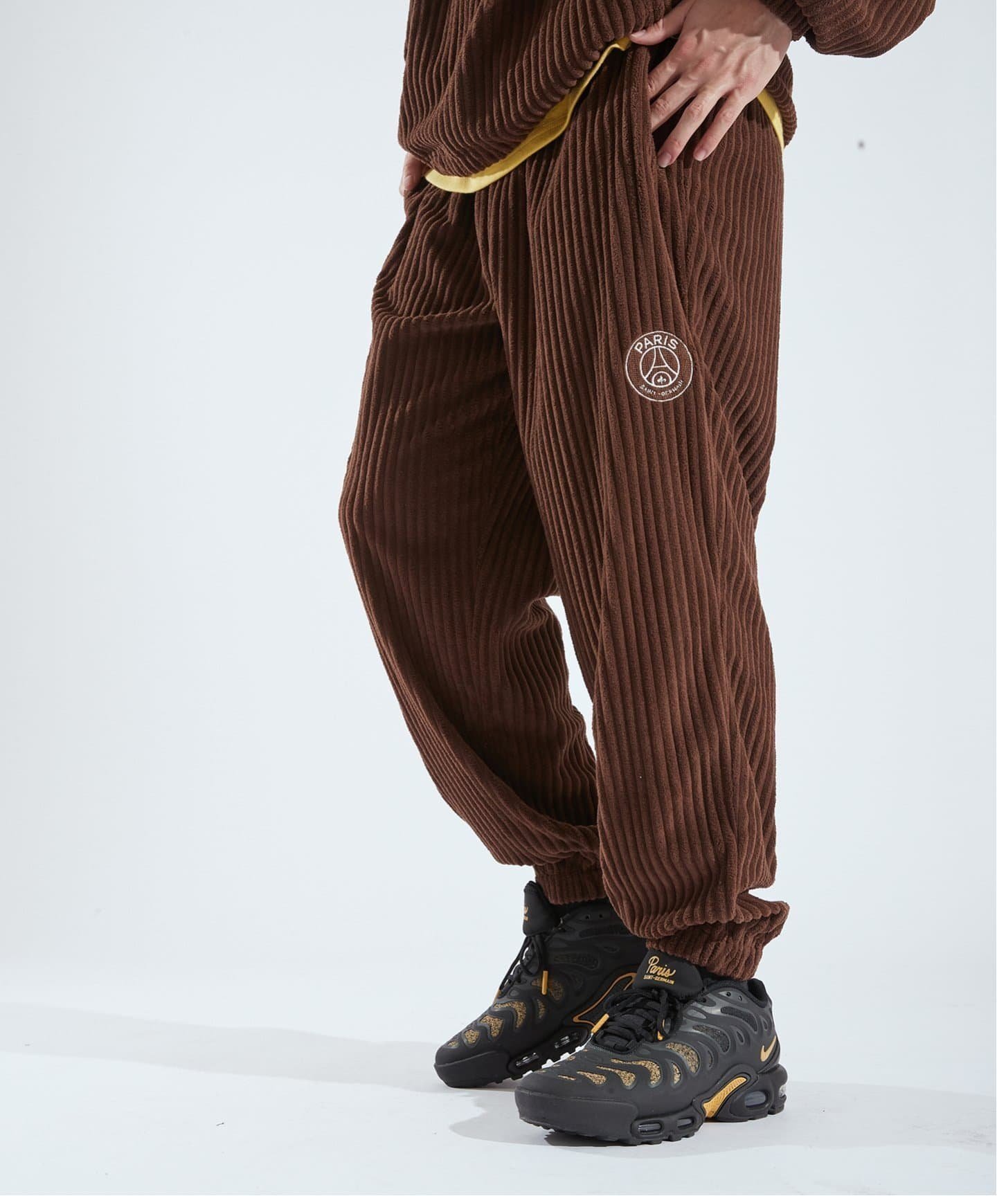 【エディフィス/EDIFICE / MEN】の【Paris Saint-Germain / パリ・サン=ジェルマン】 JP FLEECE PANTS インテリア・キッズ・メンズ・レディースファッション・服の通販 founy(ファニー) 　ファッション　Fashion　メンズファッション　Fashion for Men　ボトムス　Bottoms　イエロー　Yellow　オレンジ　Orange　コーデュロイ　Corduroy, Cord Fabric　サッカー　Seersucker, Summer Fabric　スポーツ　Sports, Activewear　セットアップ　Set-Up, Coordinated Outfit　人気　Popular, Best Seller　フランス　France, French　A/W・秋冬　Autumn/Winter　おすすめ　Recommended / Our Picks　エレガント 上品　Elegant　ブラウン|ID: prp329100004692132 ipo3291000000033881689