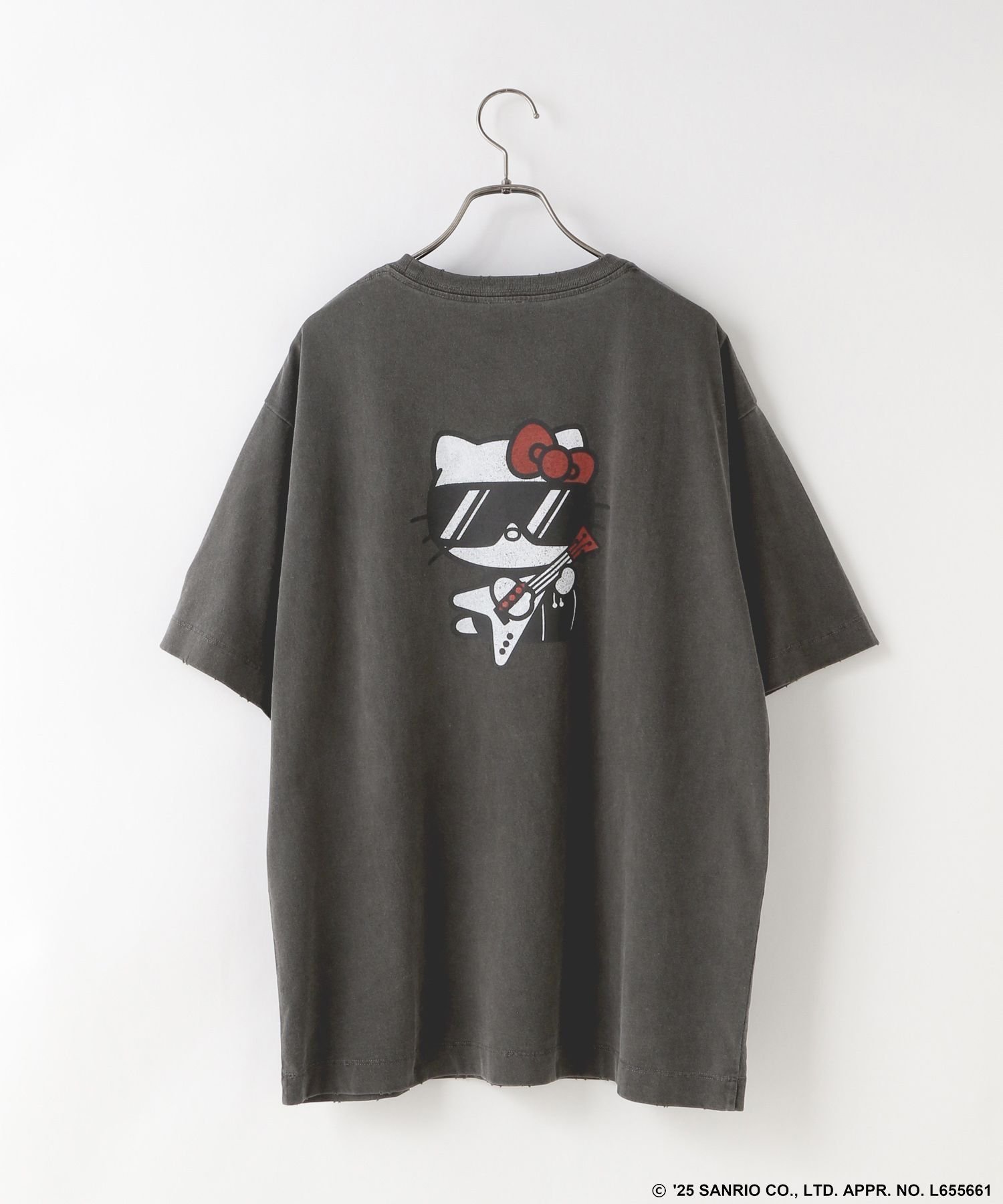 【ローリーズファーム/LOWRYS FARM】の【HELLO KITTY】BIG TEE インテリア・キッズ・メンズ・レディースファッション・服の通販 founy(ファニー) ファッション Fashion レディースファッション Fashion for Women ヴィンテージ Vintage Style サングラス Sunglasses, Shades トレンド Trend, Trending Now フレア Flare, Flared プリント Print, Printed Pattern リボン Ribbon, Bow ロンドン London Style, British Inspired チャコールグレー|ID: prp329100004692310 ipo3291000000034457470