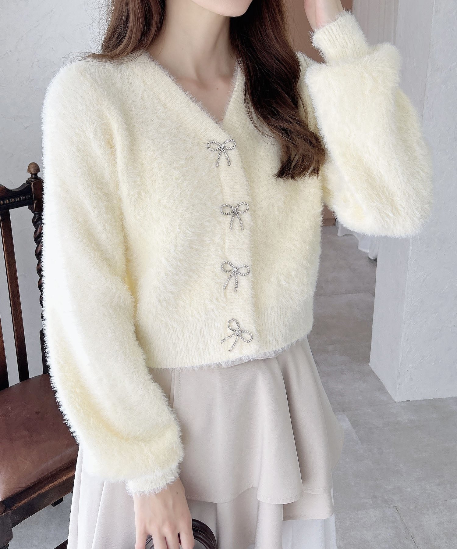 【イング/INGNI】のINGNI/12G VNリボン釦フェザーニットCD インテリア・キッズ・メンズ・レディースファッション・服の通販 founy(ファニー) 　ファッション　Fashion　レディースファッション　Fashion for Women　トップス・カットソー　Cut & Sew Tops　ニット　Knit Tops & Sweaters　イエロー　Yellow　インナー　Innerwear　カーディガン　Cardigan, Knitwear　ガーリー　Girly, Feminine Style　スマホ　Smartphone, Mobile Device　スリーブ　Sleeve, Long Sleeve / Short Sleeve　ダウン　Down, Puffer　デニム　Denim, Jeans Material　定番　Standard, Basic Item　フェザー　Feather, Feather Detail　フェミニン　Feminine, Girly　プリーツ　Pleats, Pleated　ボトム　Bottoms, Lower Wear　リボン　Ribbon, Bow　おすすめ　Recommended / Our Picks　イエロー|ID: prp329100004692347 ipo3291000000033882822