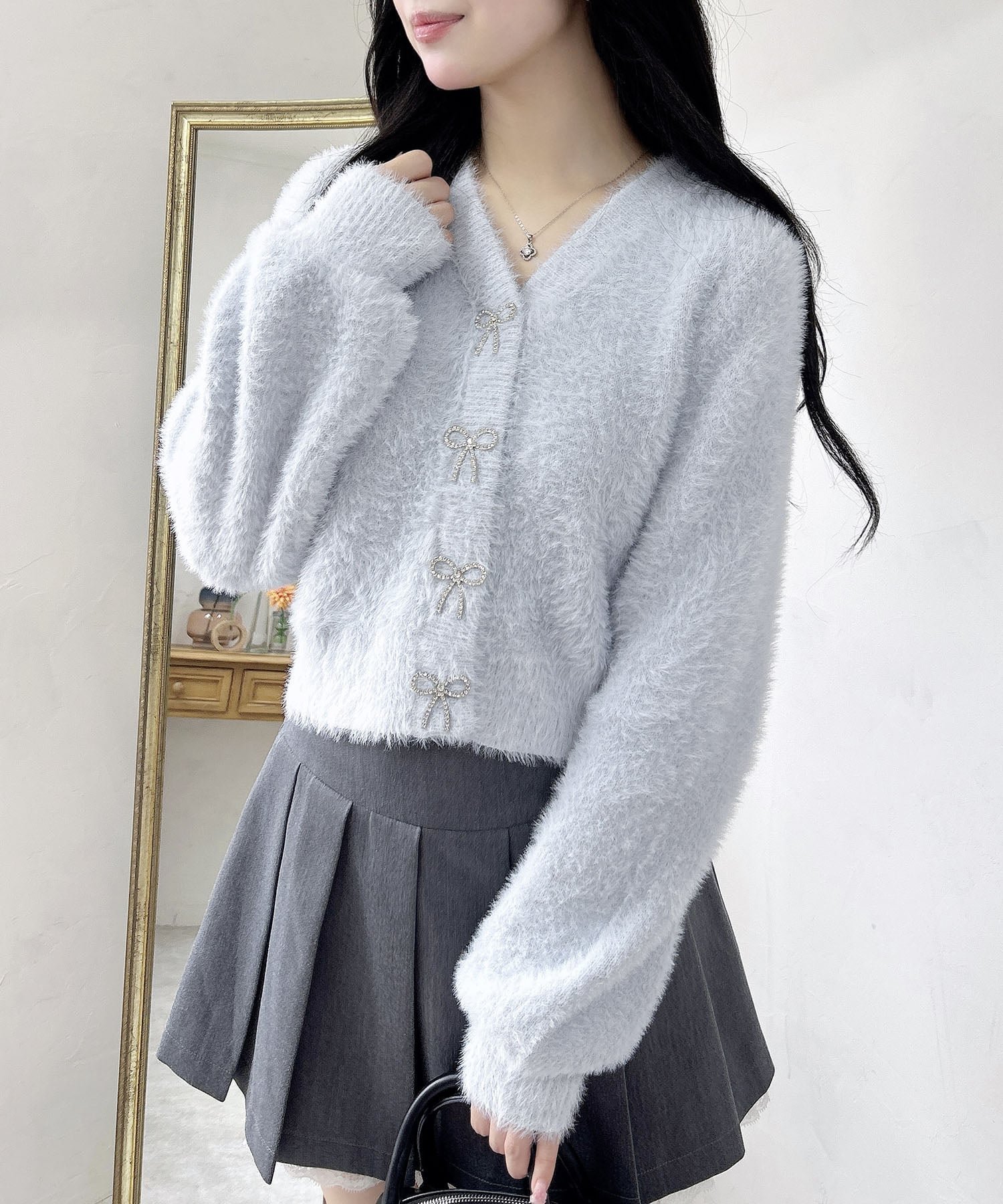 【イング/INGNI】のINGNI/12G VNリボン釦フェザーニットCD インテリア・キッズ・メンズ・レディースファッション・服の通販 founy(ファニー) 　ファッション　Fashion　レディースファッション　Fashion for Women　トップス・カットソー　Cut & Sew Tops　ニット　Knit Tops & Sweaters　イエロー　Yellow　インナー　Innerwear　カーディガン　Cardigan, Knitwear　ガーリー　Girly, Feminine Style　スマホ　Smartphone, Mobile Device　スリーブ　Sleeve, Long Sleeve / Short Sleeve　ダウン　Down, Puffer　デニム　Denim, Jeans Material　定番　Standard, Basic Item　フェザー　Feather, Feather Detail　フェミニン　Feminine, Girly　プリーツ　Pleats, Pleated　ボトム　Bottoms, Lower Wear　リボン　Ribbon, Bow　おすすめ　Recommended / Our Picks　サックス|ID: prp329100004692347 ipo3291000000033882824