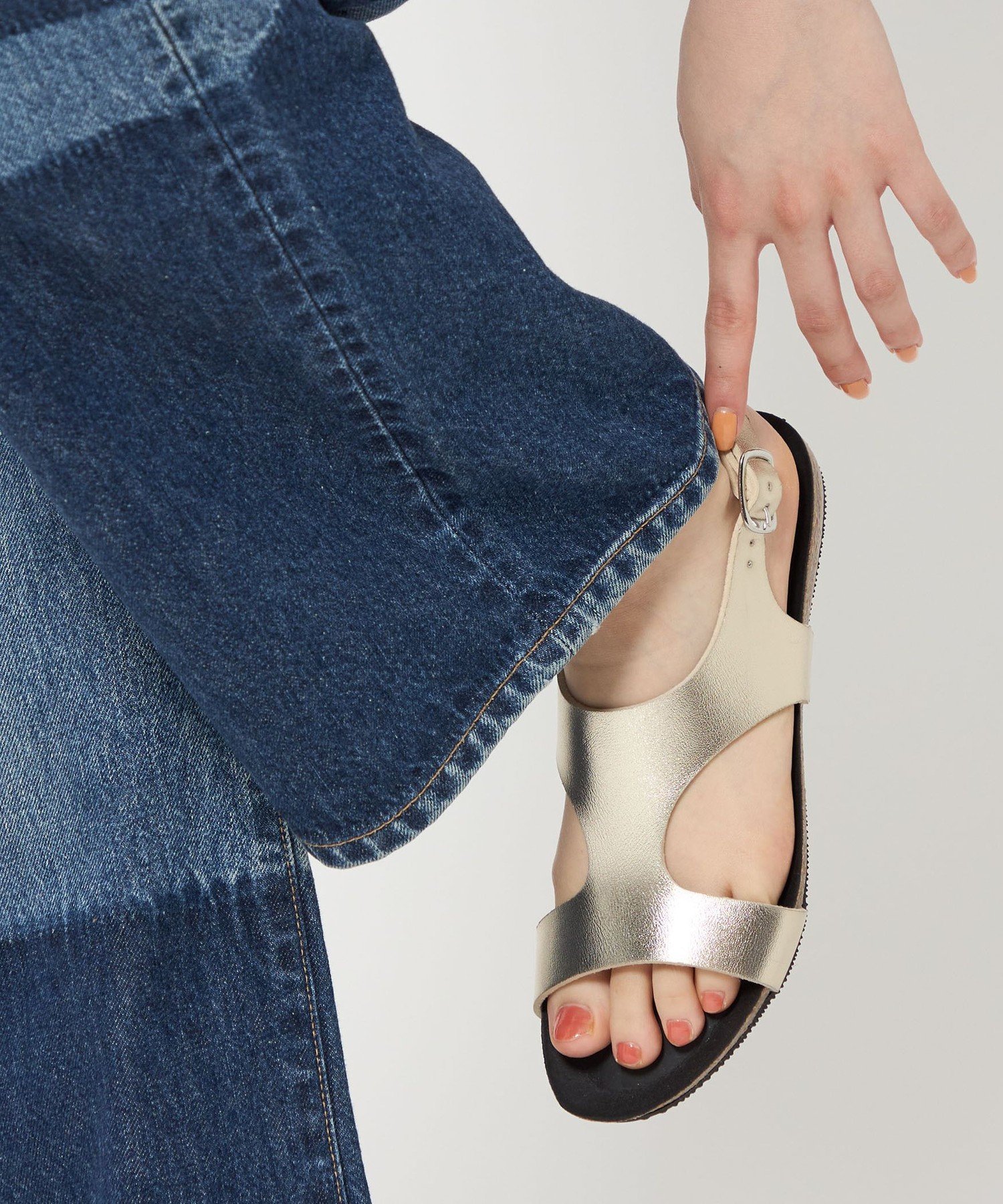 【ビューティ&ユース ユナイテッドアローズ/BEAUTY&YOUTH / UNITED ARROWS】のPLAKTON メタリック サイドカット サンダル インテリア・キッズ・メンズ・レディースファッション・服の通販 founy(ファニー) 　ファッション　Fashion　レディースファッション　Fashion for Women　サンダル　Sandals, Summer Shoes　リラックス　Relax, Relaxed Fit　エレガント 上品　Elegant　GOLD|ID: prp329100004692360 ipo3291000000033882931