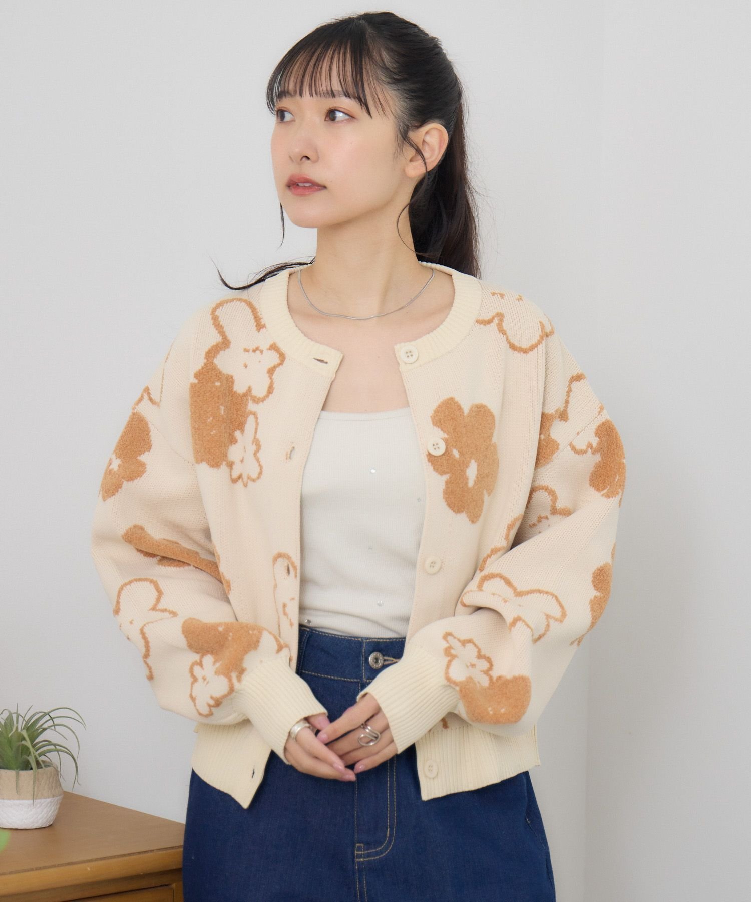【レトロガール/RETRO GIRL】のフラワージャガードカーデ インテリア・キッズ・メンズ・レディースファッション・服の通販 founy(ファニー) 　ファッション　Fashion　レディースファッション　Fashion for Women　インナー　Innerwear　カーディガン　Cardigan, Knitwear　トレンド　Trend, Trending Now　フラワー　Flower, Floral　ベーシック　Basic, Essential　春　Spring　エクリュ|ID: prp329100004692396 ipo3291000000033883106