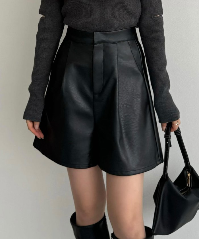 【ジュノア/JUNOAH】のcallautia レザーショートパンツ インテリア・キッズ・メンズ・レディースファッション・服の通販 founy(ファニー) https://founy.com/ ファッション Fashion レディースファッション Fashion for Women パンツ Pants & Trousers ショートパンツ・ハーフパンツ High-Waisted & Relaxed Shorts |ID: prp329100004692481 ipo3291000000033883559