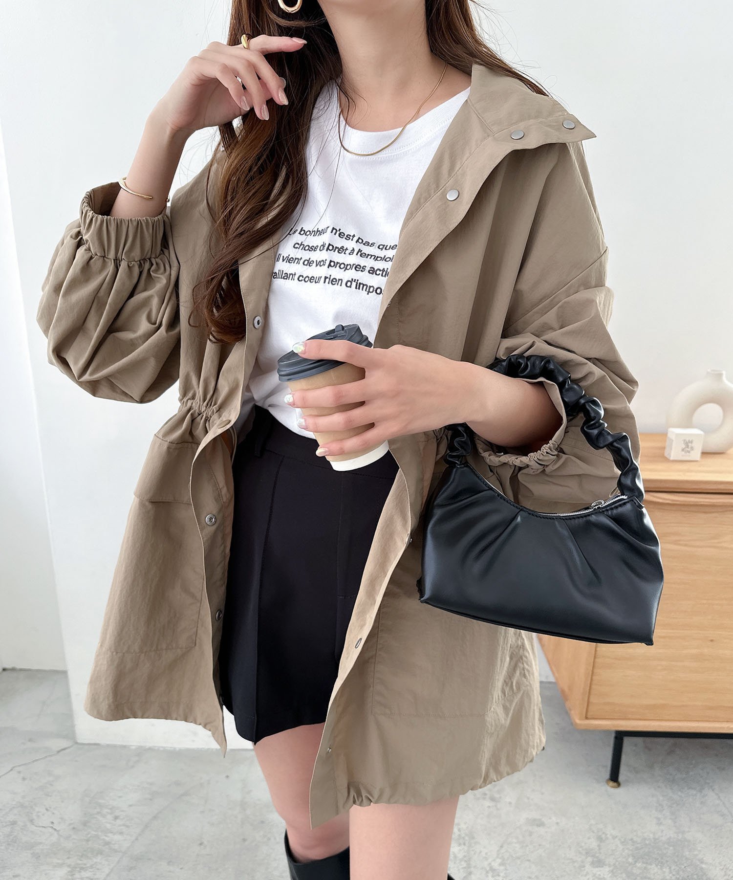 【アンドミー/andme】のヘビーナイロン スタンドカラー マウンテンパーカー インテリア・キッズ・メンズ・レディースファッション・服の通販 founy(ファニー) 　ファッション　Fashion　レディースファッション　Fashion for Women　トップス・カットソー　Cut & Sew Tops　レディースパーカー・カジュアルフーディー　Casual Hoodies & Sweatshirts　おすすめ　Recommended / Our Picks　スタンド　Stand Collar, Upright Stand　トレンド　Trend, Trending Now　ドローコード　Drawcord, Drawstring Cord　パーカー　Hoodie, Parka　ビッグ　Big, Oversized　ポケット　Pocket, Pocket Detail　軽量　Lightweight, Ultra Light　ベージュ|ID: prp329100004692517 ipo3291000000033883785
