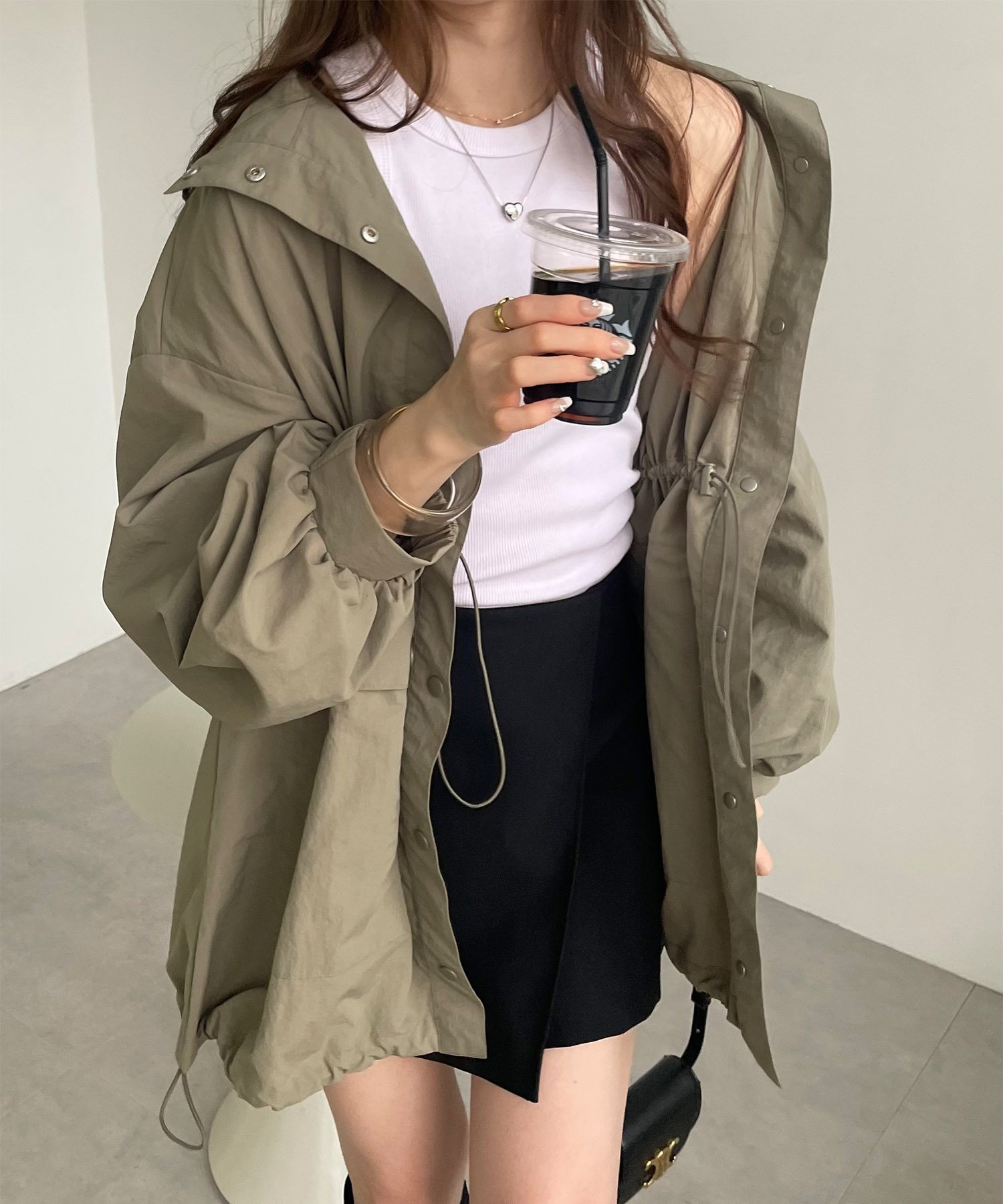【アンドミー/andme】のヘビーナイロン スタンドカラー マウンテンパーカー インテリア・キッズ・メンズ・レディースファッション・服の通販 founy(ファニー) 　ファッション　Fashion　レディースファッション　Fashion for Women　トップス・カットソー　Cut & Sew Tops　レディースパーカー・カジュアルフーディー　Casual Hoodies & Sweatshirts　おすすめ　Recommended / Our Picks　スタンド　Stand Collar, Upright Stand　トレンド　Trend, Trending Now　ドローコード　Drawcord, Drawstring Cord　パーカー　Hoodie, Parka　ビッグ　Big, Oversized　ポケット　Pocket, Pocket Detail　軽量　Lightweight, Ultra Light　ライトカーキ|ID: prp329100004692517 ipo3291000000033883787