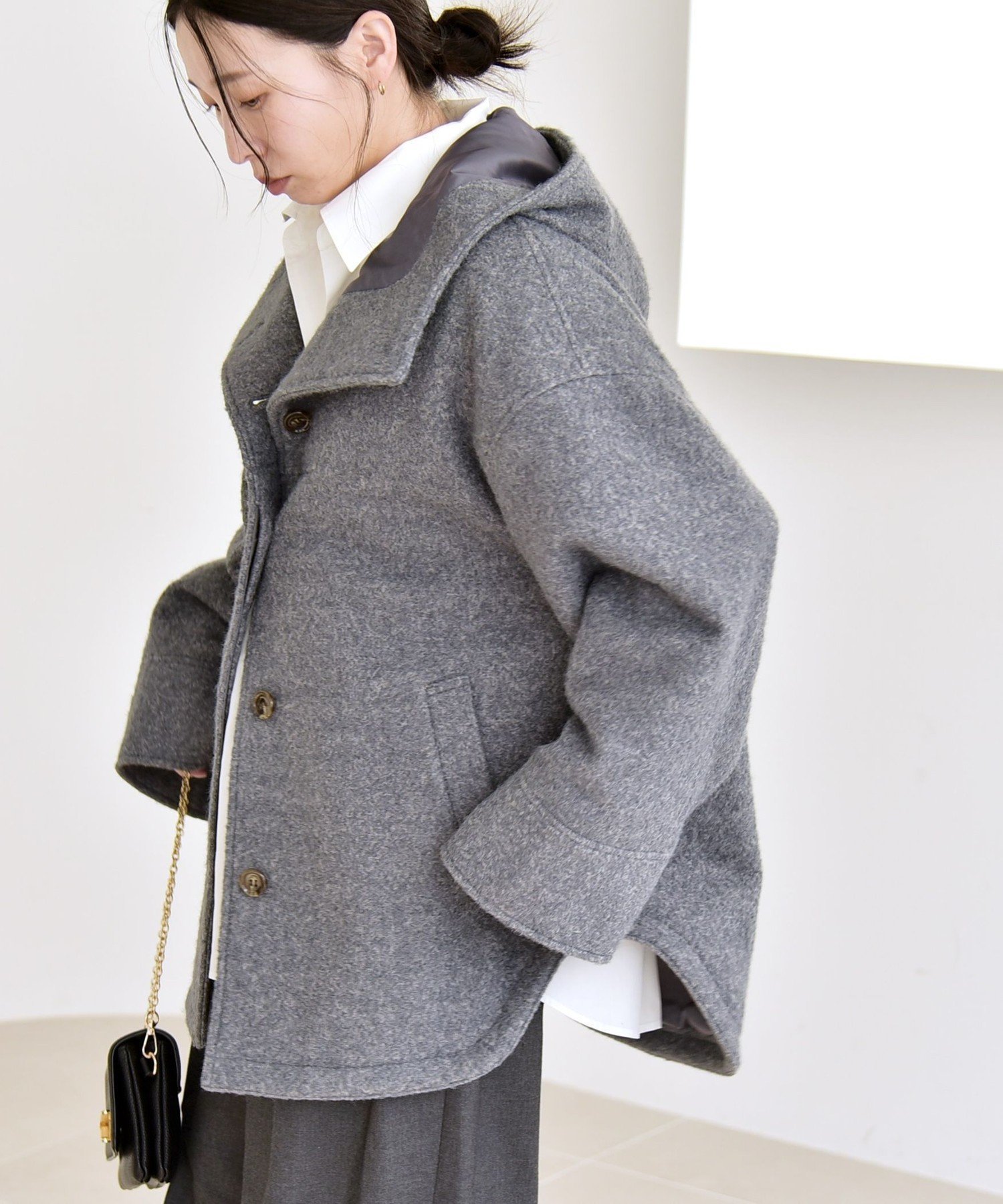 【シップス フォー ウィメン/SHIPS】のquaranciel ウール ライクスタンドカラー フーデット ミディ コート インテリア・キッズ・メンズ・レディースファッション・服の通販 founy(ファニー) 　ファッション　Fashion　レディースファッション　Fashion for Women　アウター　Coat / Outerwear Collection　コート・ロングコート・ピーコート　Long Coats, Peacoats & More　ショート　Short, Short Length　スウェット / スエット　Sweatshirt, Sweatwear　スタンド　Stand Collar, Upright Stand　ストール　Stole, Wrap　スニーカー　Sneakers, Trainers　ツイード　Twill, Twill Weave　デニム　Denim, Jeans Material　バランス　Balance, Style Balance　フロント　Front, Front Design　ポンチョ　Poncho, Cape Style　マフラー　Scarf, Muffler　ミックス　Mix, Mixed Style　リラックス　Relax, Relaxed Fit　ロング　Long, Long-Length　おすすめ　Recommended / Our Picks　2025年　2025　2025-2026秋冬・A/W　Autumn/Winter 2025–26 AW25–26　チャコールグレー|ID: prp329100004692548 ipo3291000000033883938